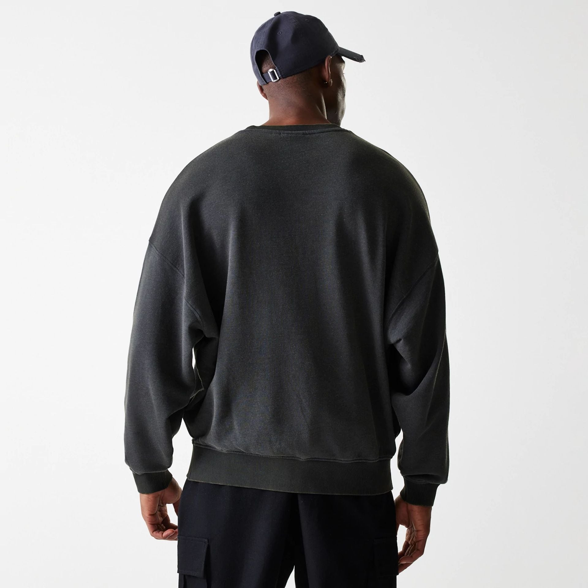 The Male model is wearing LA Lakers NBA Washed Graphic Grey Oversized Crew Neck Sweater 2