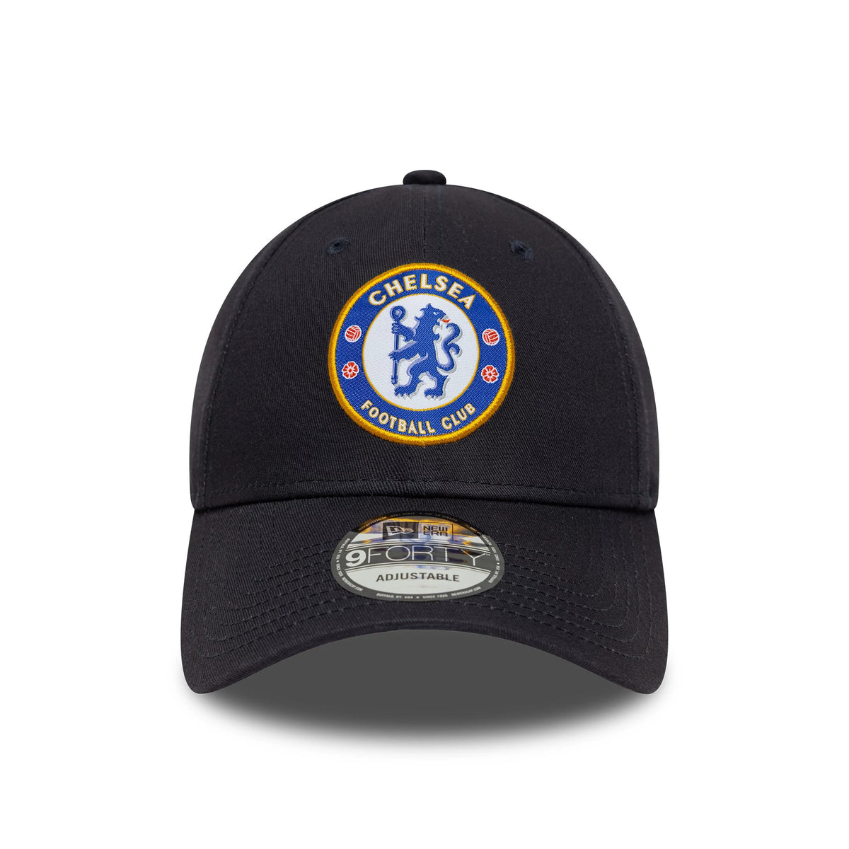Chelsea FC Lion Crest Core Navy New Era 9FORTY Cap, front view showing a blue and white embroidered Chelsea crest centred on the structured crown, with a curved visor and a 9FORTY size sticker on top.