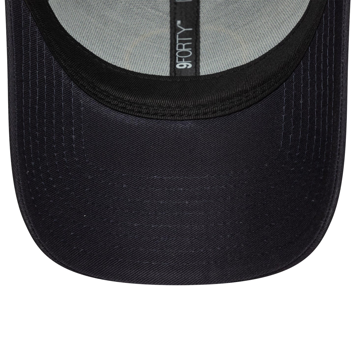Pictured is this Core Chelsea FC Lion Crest 9FORTY in navy. 5
