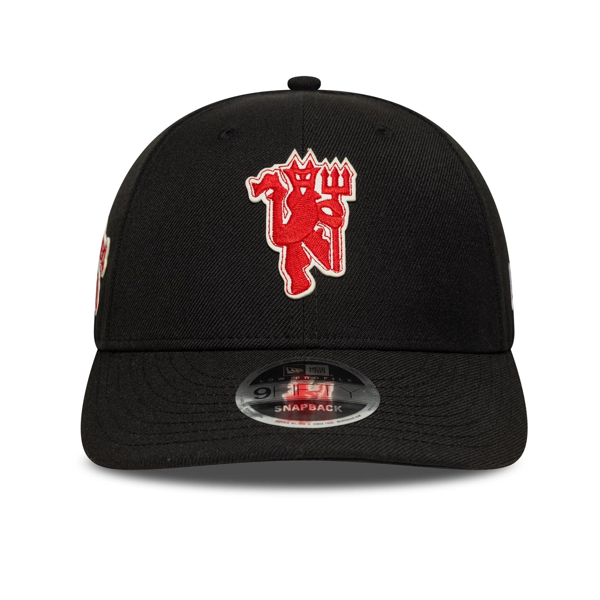 This is a Manchester United FC Vintage Black Low Profile 9FIFTY Snapback Adjustable Cap 2