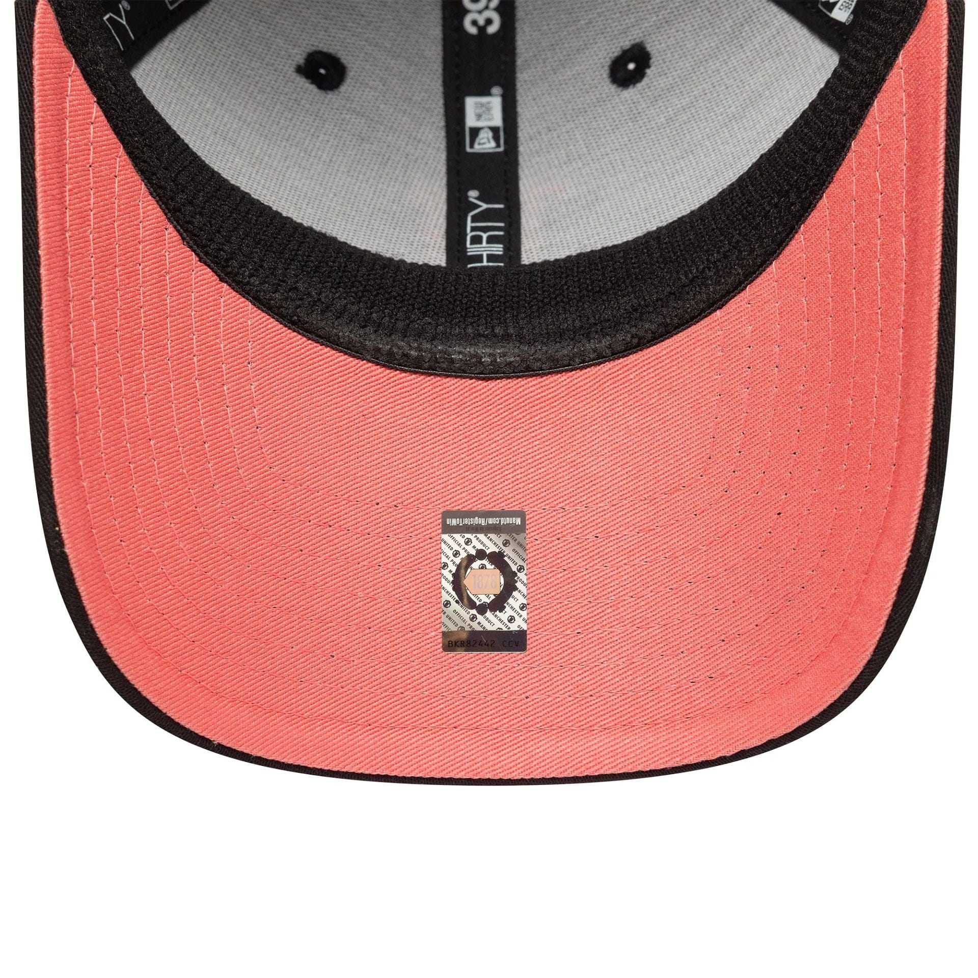 This is a Manchester United FC Seasonal Black 39THIRTY Stretch Fit Cap 2