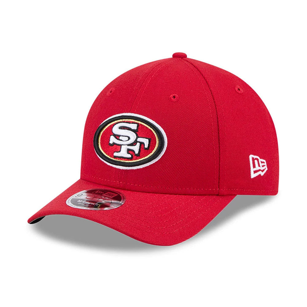 San Francisco 49ers NFL Team Red New Era 9FORTY M-Crown Cap, three-quarter view showing a raised embroidered white SF logo on the front panel, with a curved visor featuring a 9FORTY size sticker and a New Era flag logo on the left side.