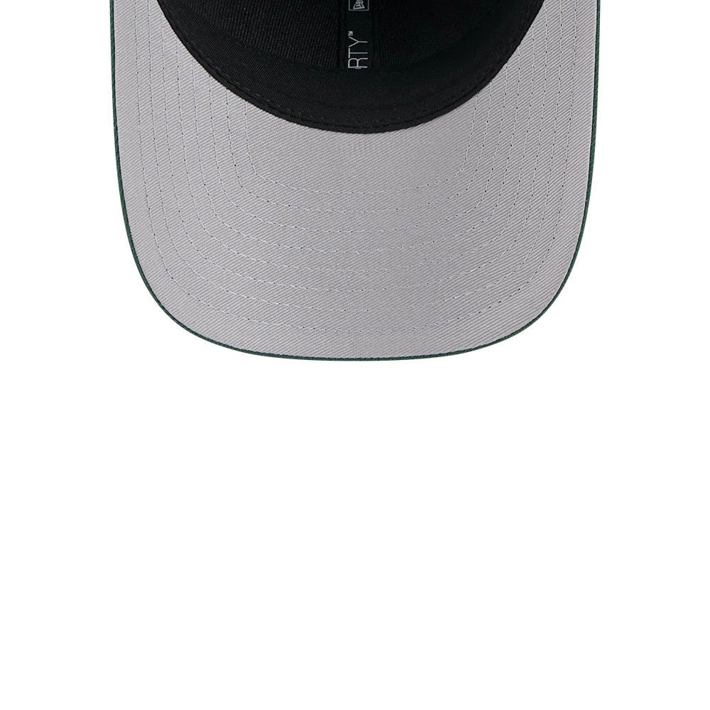 Green Bay Packers NFL Team Dark Green New Era 9FORTY M-Crown Cap, inside view showing grey undervisor and black interior with New Era taping along the centre, underscored by the curved grey 9FORTY size sticker on the underside of the visor.