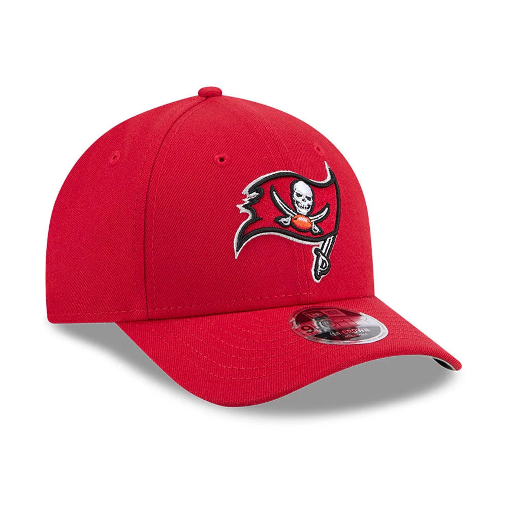 Tampa Bay Buccaneers NFL Team Red New Era 9FORTY M-Crown Cap, three-quarter view with a raised embroidered Buccaneers logo on the front panel and a 9FORTY size sticker on the red curved visor.