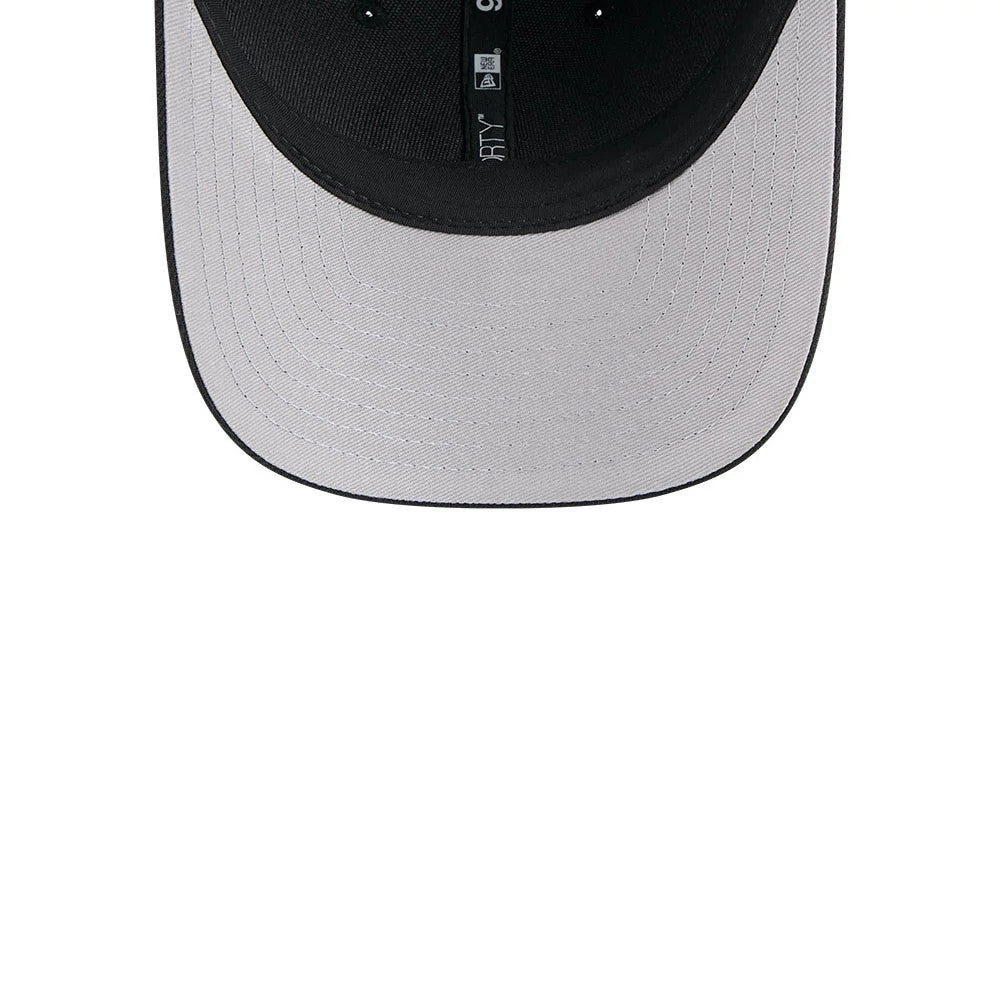 Pittsburgh Steelers NFL Team Black New Era 9FORTY M-Crown Cap, inside view showing a white undervisor, black sweatband and taping with branding, and a 9FORTY size sticker on the underside of the visor.