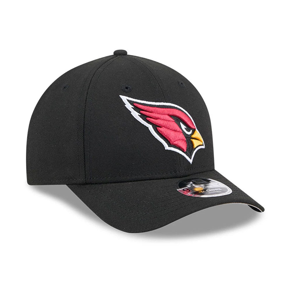 Arizona Cardinals NFL Team Black New Era 9FORTY M-Crown Cap, three-quarter view showing the red and yellow embroidered team logo on the front panel, with a curved black visor and a 9FORTY size sticker on top.