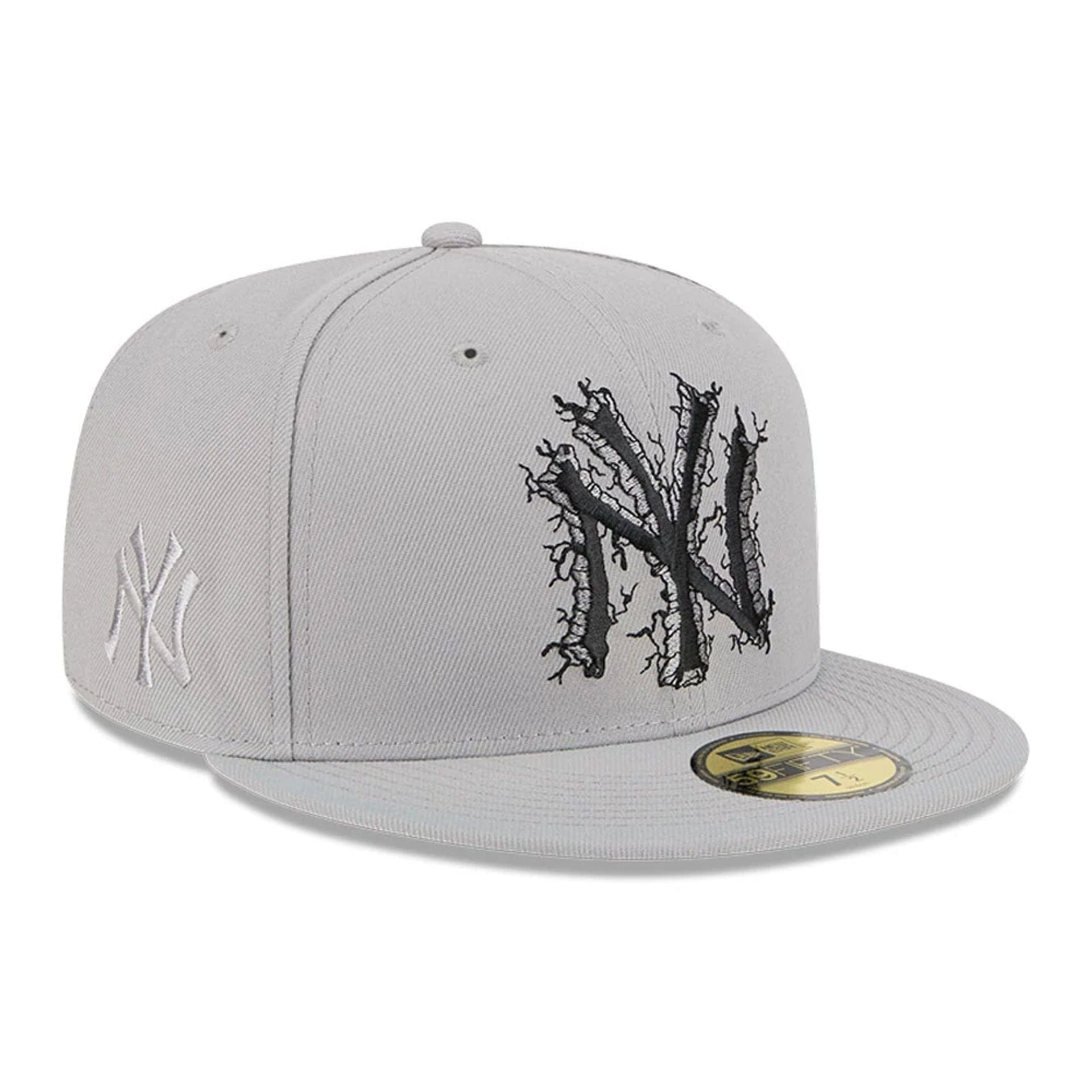 This is a New York Yankees MLB Cracked Grey 59FIFTY Fitted Cap 1