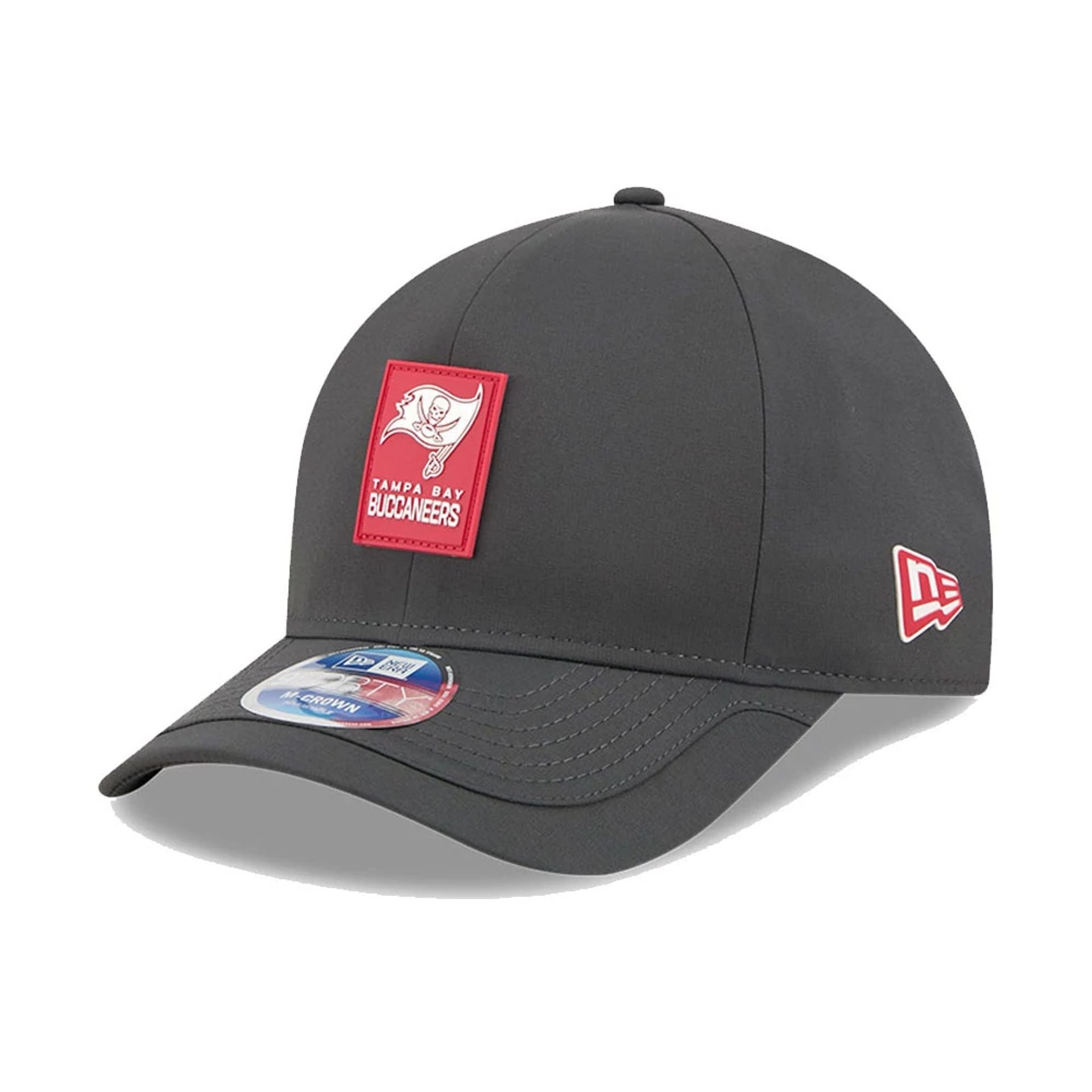 This is a Tampa Bay Buccaneers NFL Sideline 2025 Charcoal 9FORTY M-Crown Adjustable Cap 1