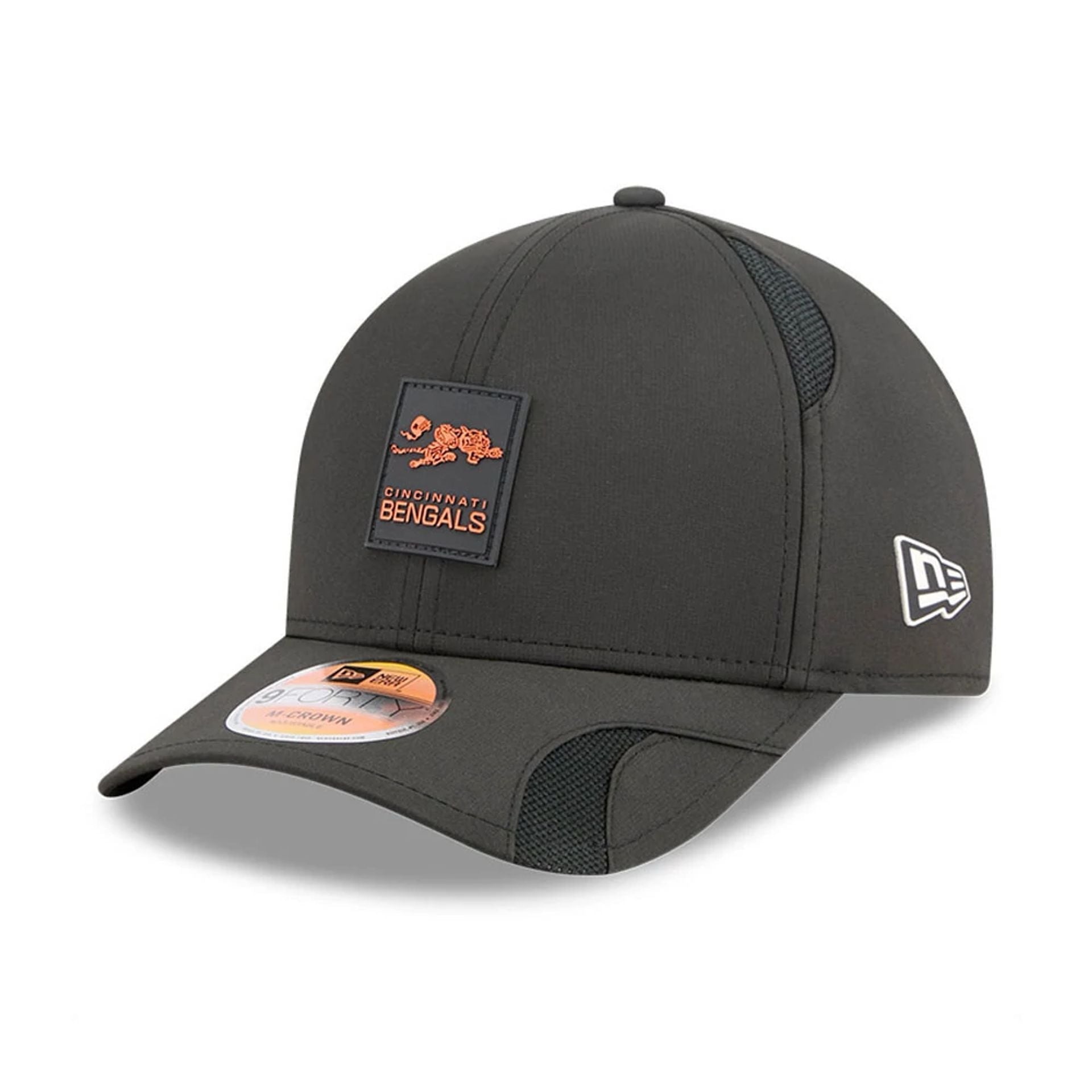 This is a Cincinnati Bengals NFL Sideline 2025 Black 9FORTY M-Crown Adjustable Cap 1