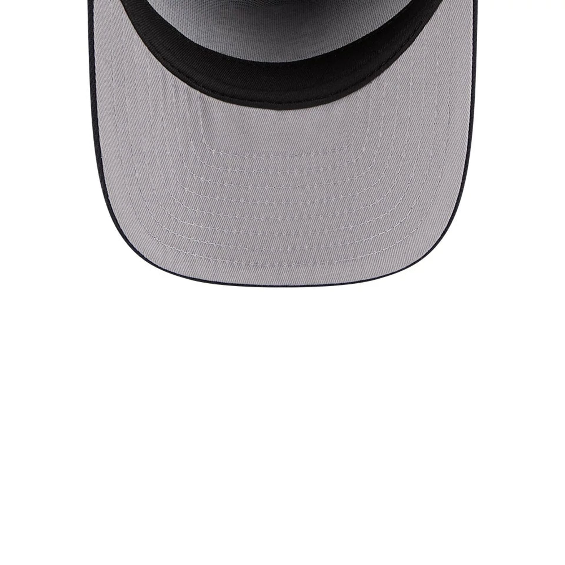 This is a Boston Red Sox MLB Emblem Navy 9FIFTY A-Frame Snapback Adjustable Cap 2