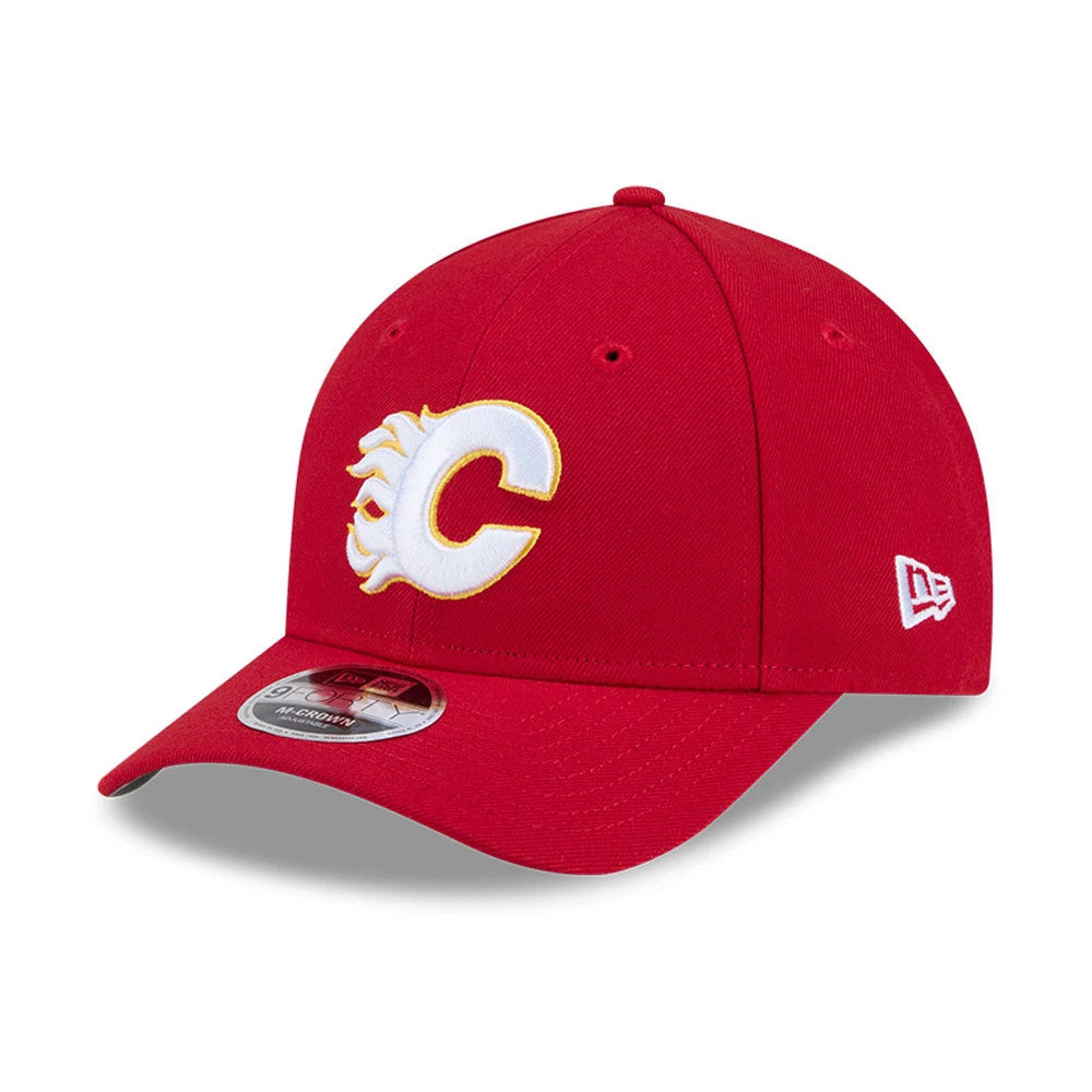 Calgary Flames NHL Team Red New Era 9FORTY M-Crown Adjustable Cap, three-quarter view showing the raised white and gold embroidered flaming C logo on the front panel, red curved visor with a 9FORTY size sticker.