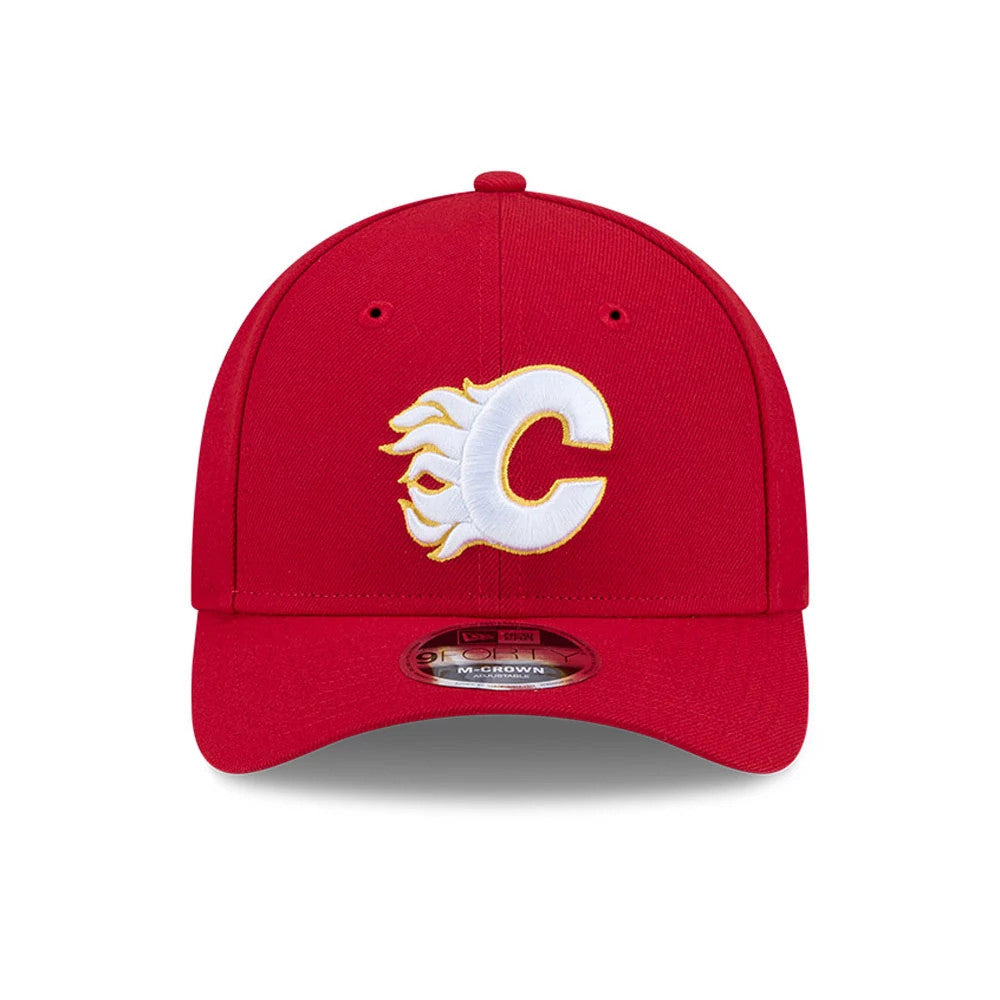 Calgary Flames NHL Team Red New Era 9FORTY M-Crown Adjustable Cap, front view showing the raised white and yellow Calgary Flames logo embroidered on the centre of the red crown with a red visor and a 9FORTY size sticker.