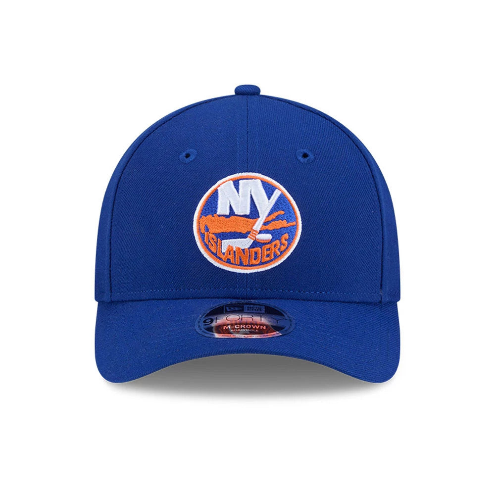 New York Islanders NHL Team Blue New Era 9FORTY M-Crown Adjustable Cap, front view showing a raised embroidered Islanders logo in orange and white on the centre front panel, with a curved blue visor and a 9FORTY size sticker.