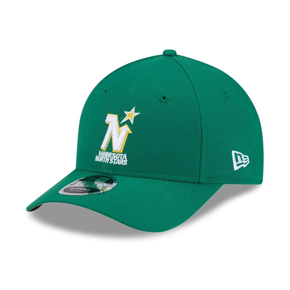 Minnesota North Stars NHL Team Green New Era 9FORTY M-Crown Adjustable Cap, three-quarter view with a raised white and yellow embroidered logo on the front panel, a curved visor with a 9FORTY size sticker and the New Era flag logo on the left side.