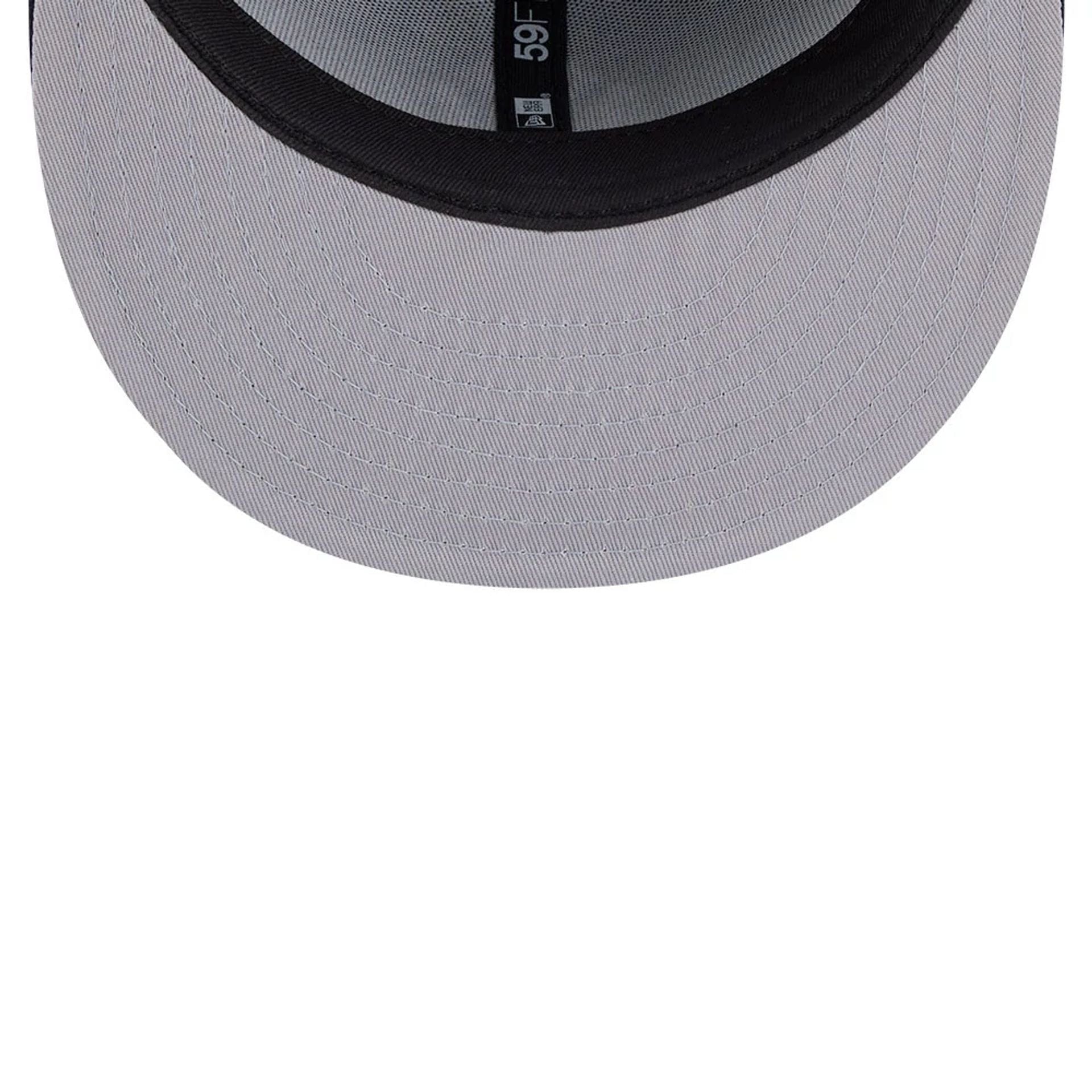 This is a New York Yankees MLB Classic Navy Dogear 59FIFTY Fitted Cap 2