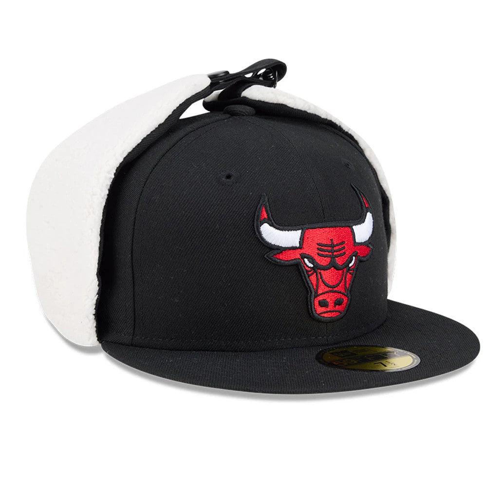 Chicago Bulls NBA Classic Black Dogear New Era 59FIFTY Fitted Cap, three-quarter view showing the red raised embroidered Bulls logo on the front panel, black visor with gold 59FIFTY size sticker, and cream dogear flaps.