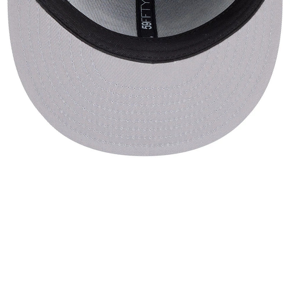 This is a Chicago Bulls NBA Classic Black Dogear 59FIFTY Fitted Cap 2