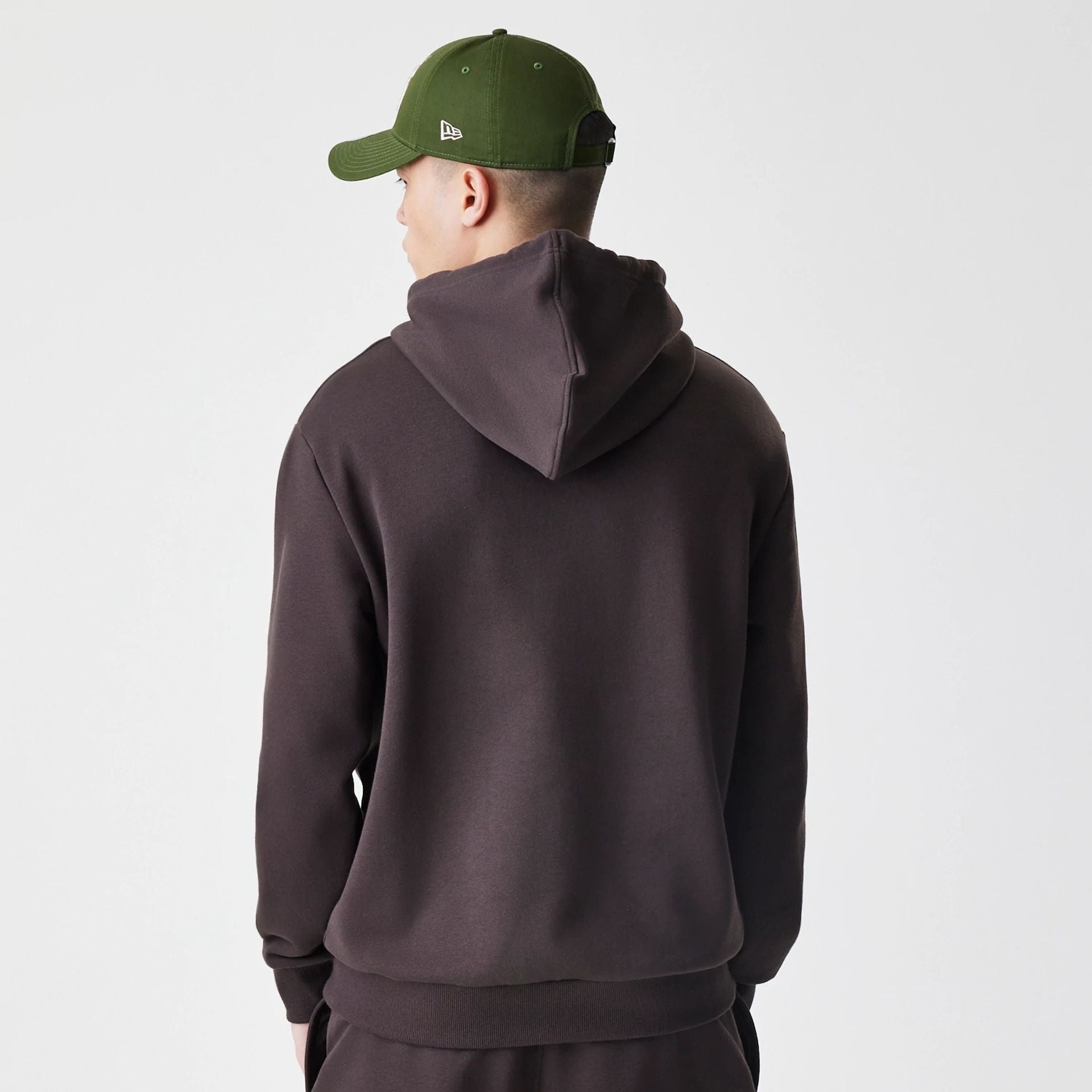 The Male model is wearing New York Yankees MLB Midi League Essential Dark Brown Oversized Pullover Hoodie 2
