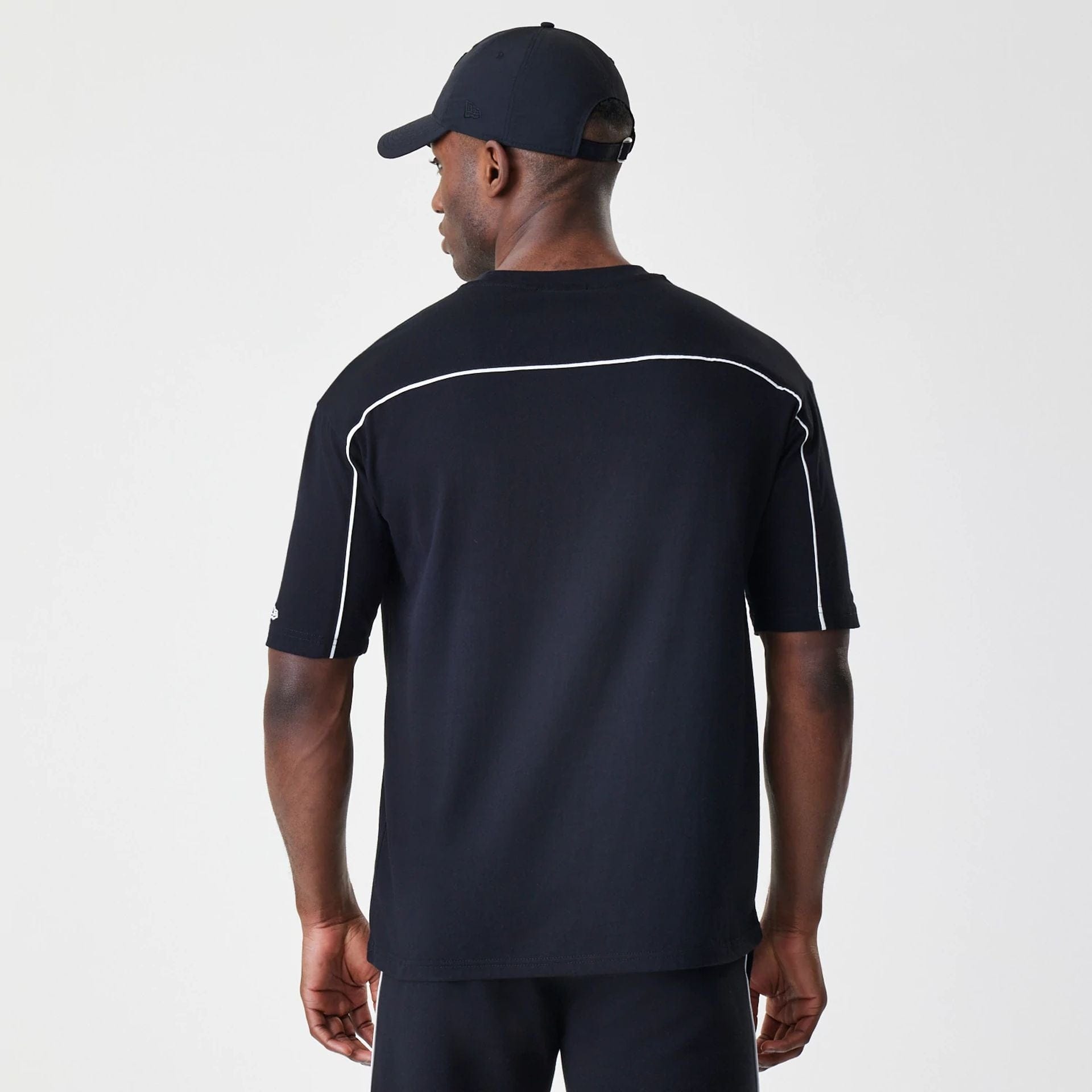 The Male model is wearing Chicago Bulls NBA Piping Black Oversized T-Shirt 2