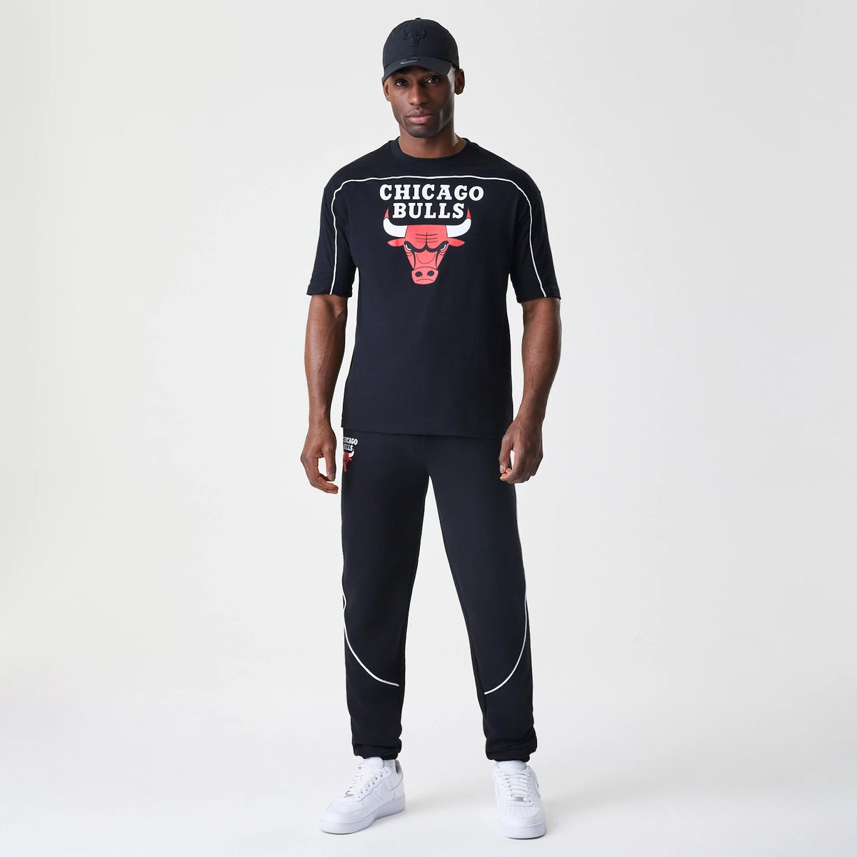The Male model is wearing Chicago Bulls NBA Piping Black Oversized T-Shirt 8