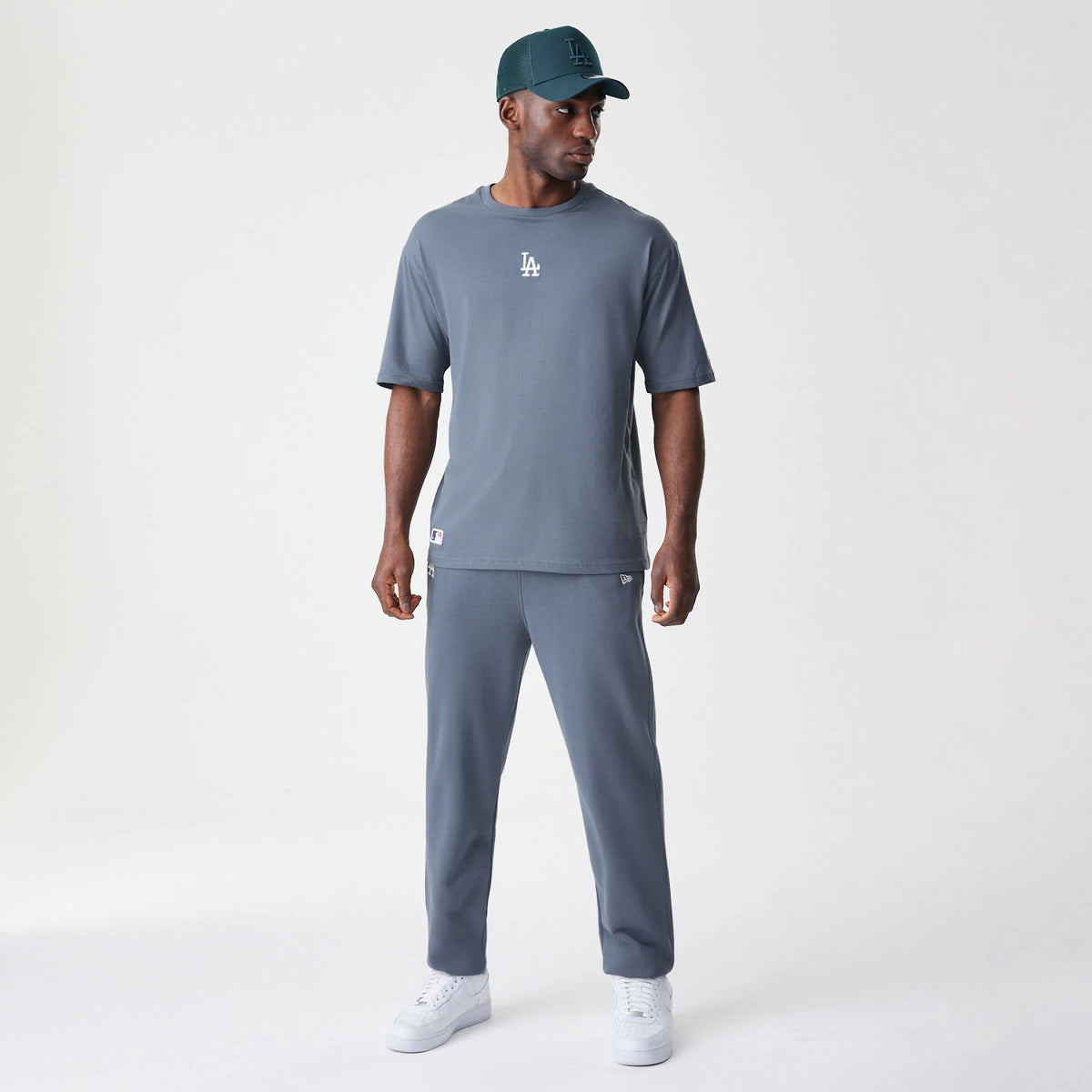 The Male model is wearing LA Dodgers MLB Midi League Essential Dark Grey Oversized T-Shirt 8