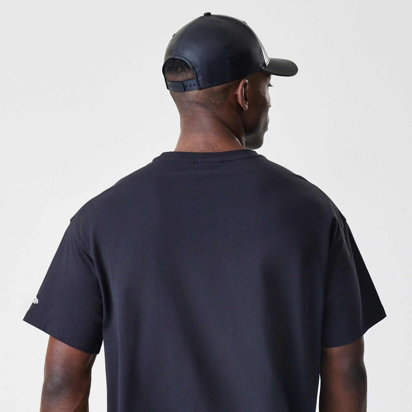 The Male model is wearing LA Lakers NBA Outline Graphic Navy Oversized T-Shirt 7