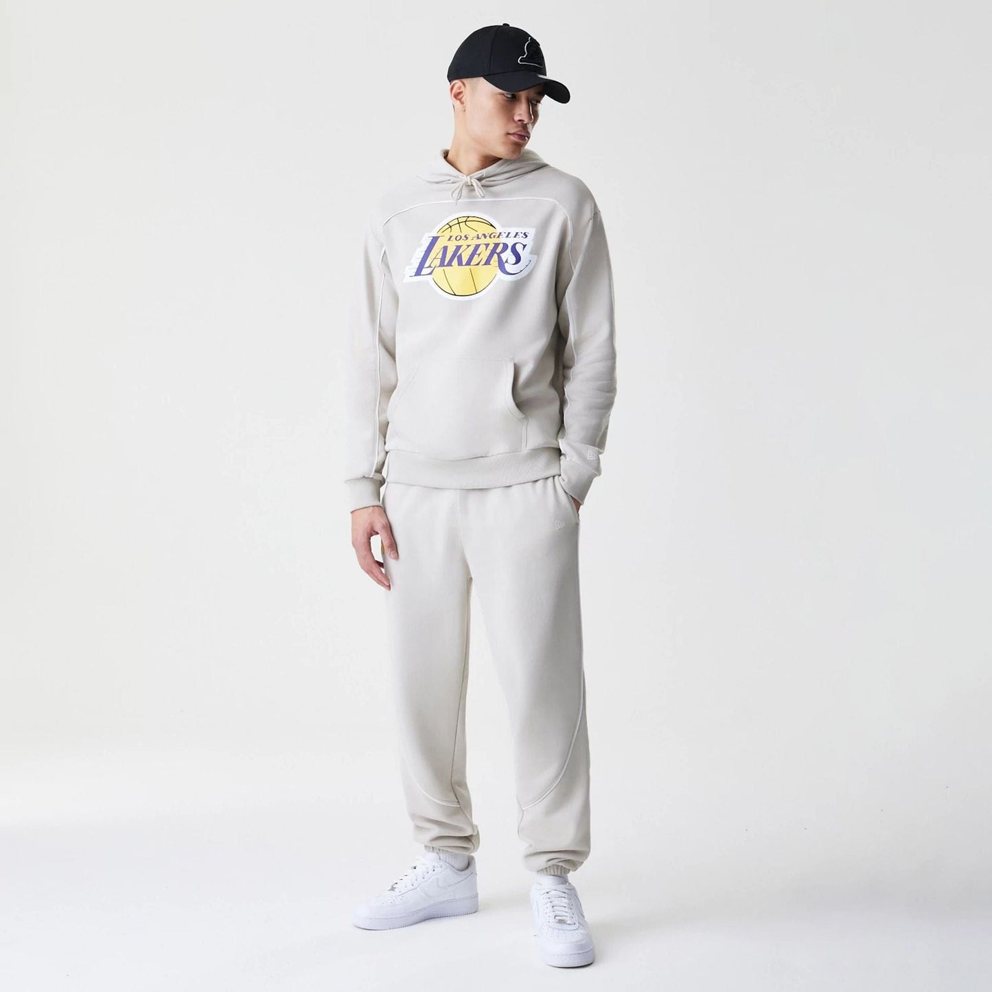 The Male model is wearing LA Lakers NBA Piping Cream Oversized Pullover Hoodie 8