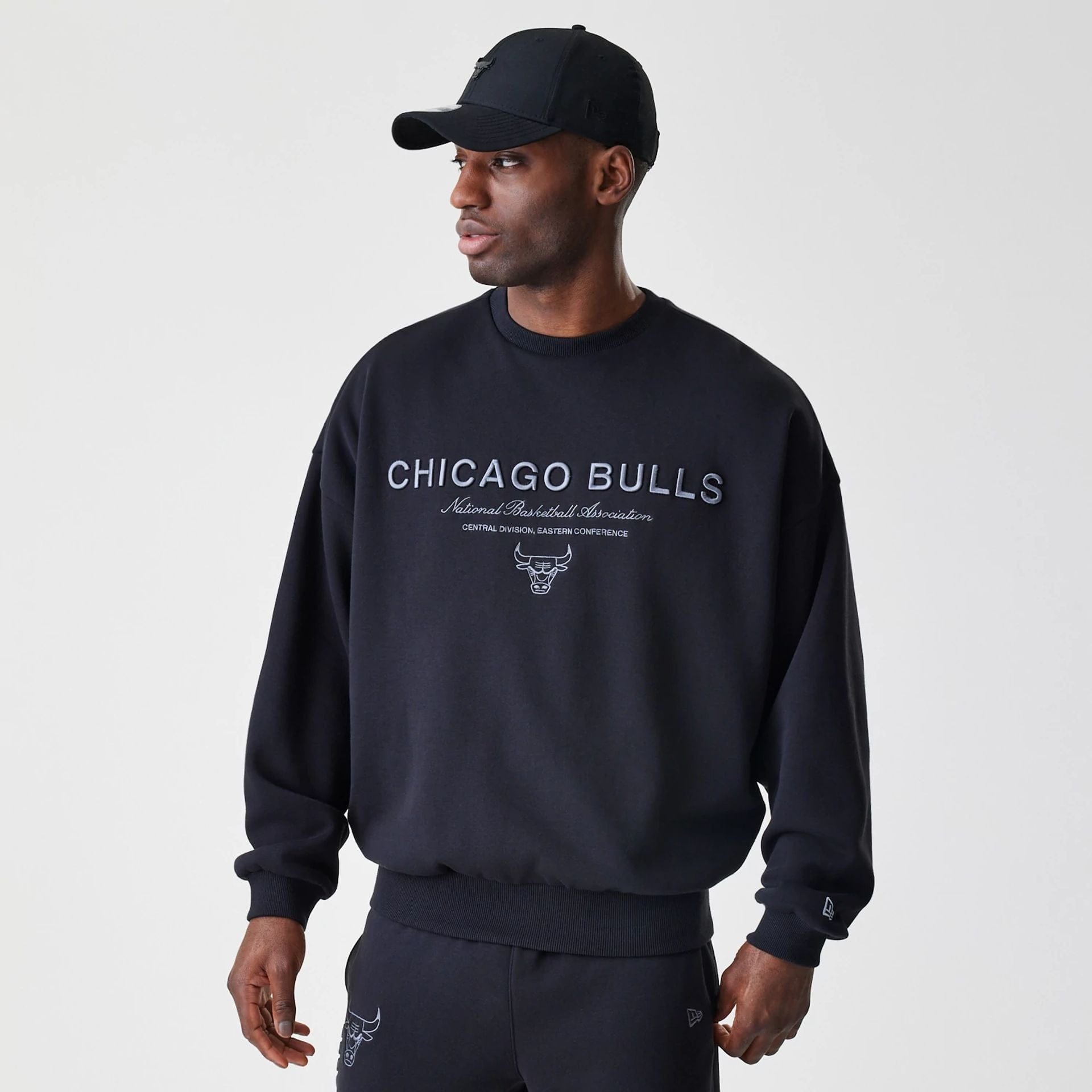 The Male model is wearing Chicago Bulls NBA Linear Black Crew Neck Sweater 1