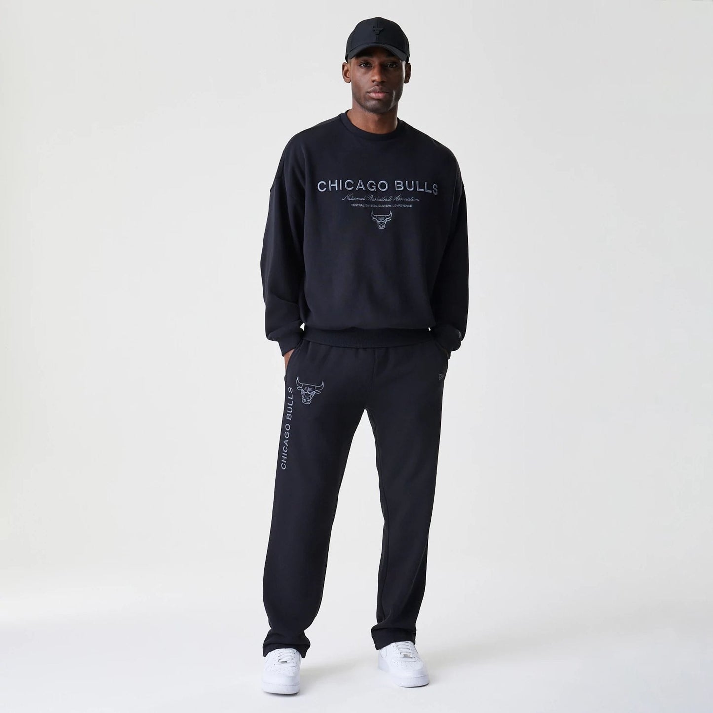 The Male model is wearing Chicago Bulls NBA Linear Black Crew Neck Sweater 8