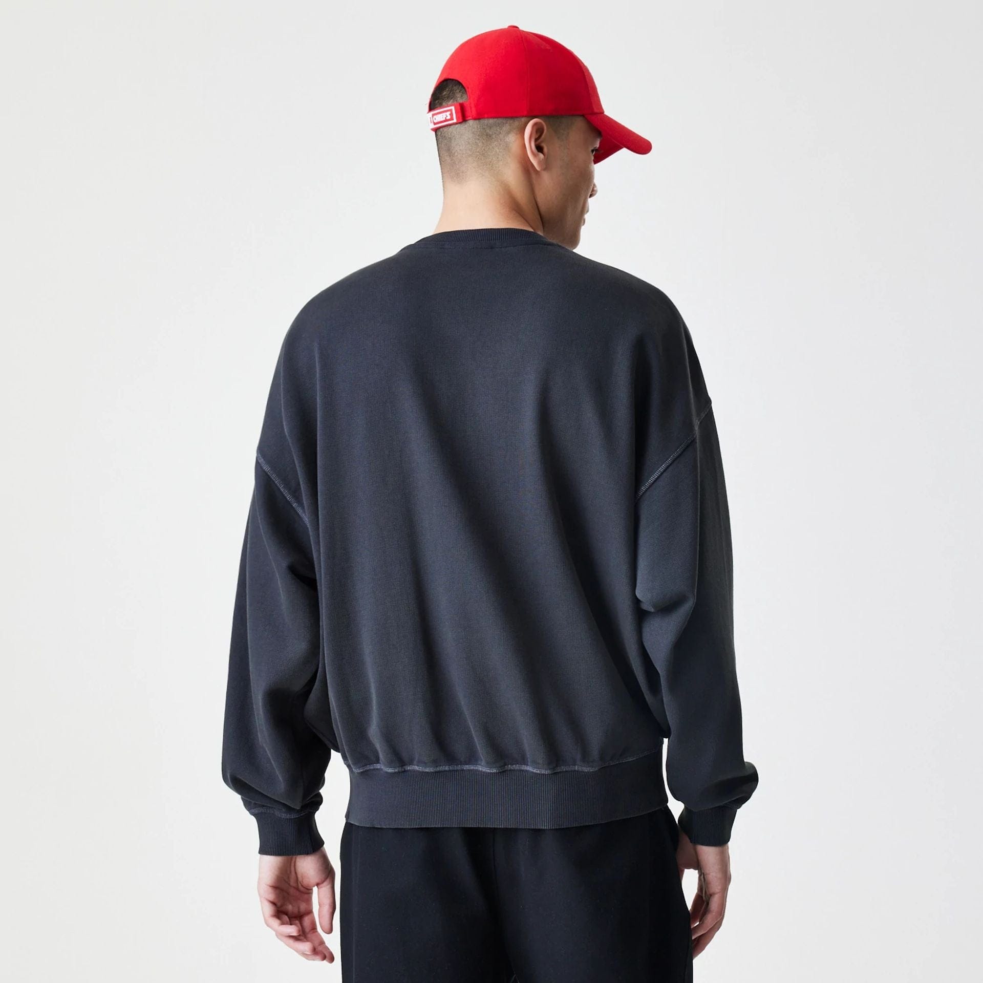 The Male model is wearing Kansas City Chiefs NFL Washed Boxy Black Oversized Crew Neck Sweater 2