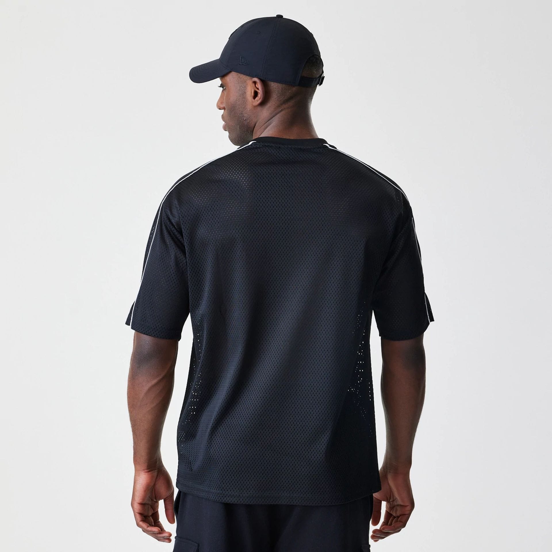 The Male model is wearing Chicago Bulls NBA Piping Black Oversized T-Shirt 2