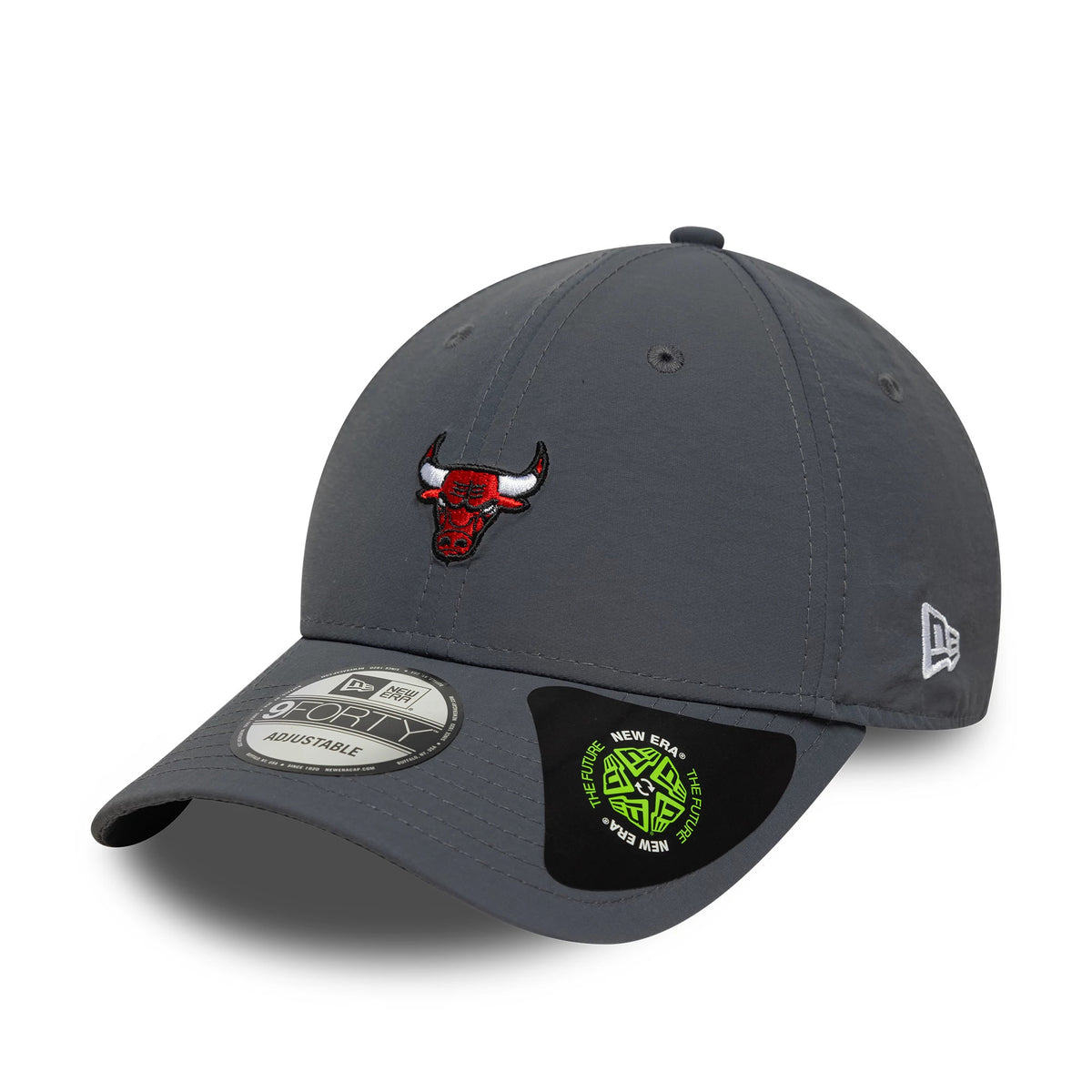 Chicago Bulls NBA Recycled Mini Dark Grey New Era 9FORTY Adjustable Cap, front view showing the red embroidered Bulls logo on the front panel, dark grey curved visor with a 9FORTY size sticker, and New Era flag logo embroidered on the left side.