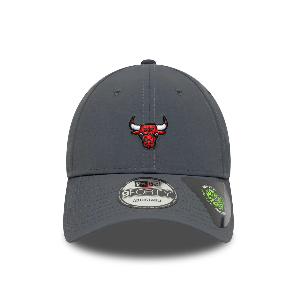 Chicago Bulls NBA Recycled Mini Dark Grey New Era 9FORTY Adjustable Cap, front view showing a red embroidered Bulls logo on the dark grey structured crown with a curved visor and 9FORTY size sticker.