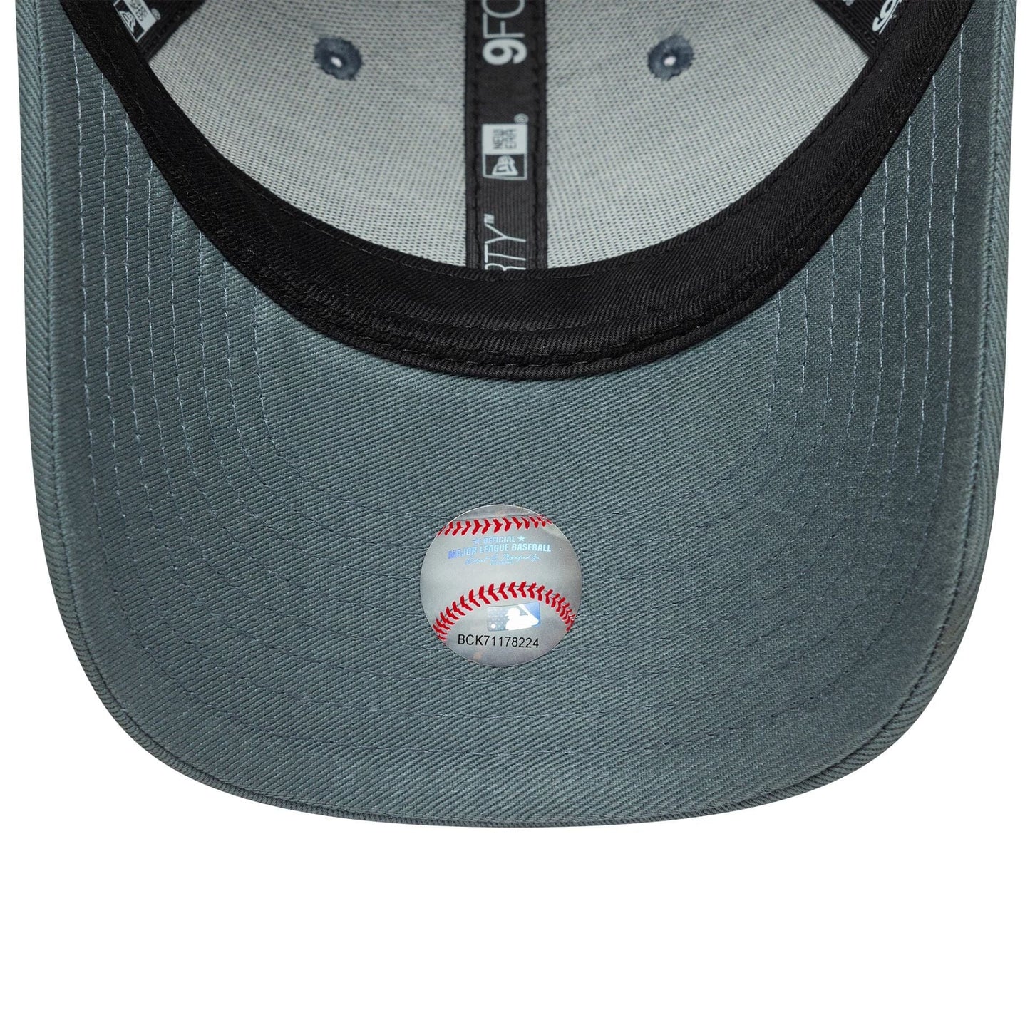 This is a New York Yankees Youth MLB League Essential Dark Grey 9FORTY Adjustable Cap 5