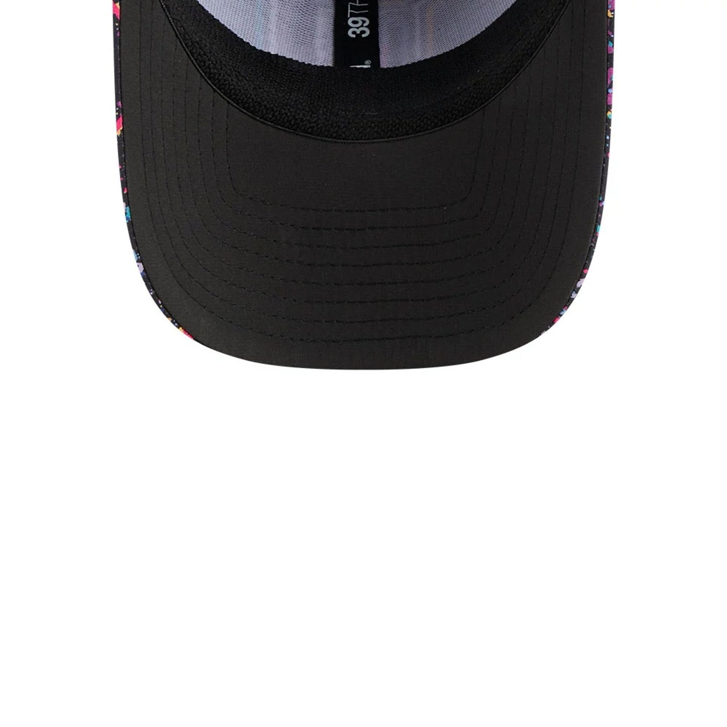 This is a New York Giants NFL Crucial Catch 2025 Black 39THIRTY Stretch Fit Cap 7