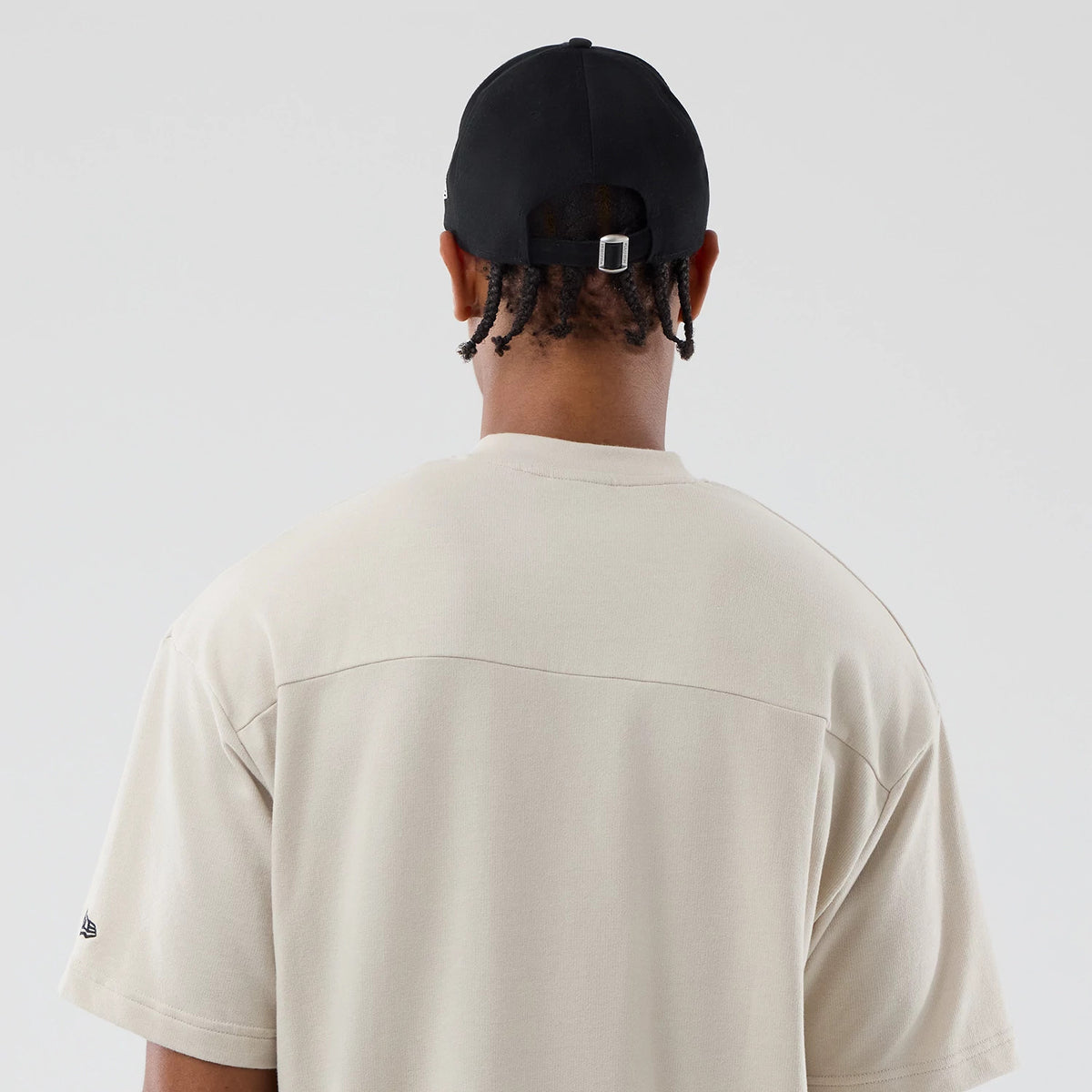 The Male model is wearing New York Giants NFL Throwback Prep Light Beige T-Shirt 7
