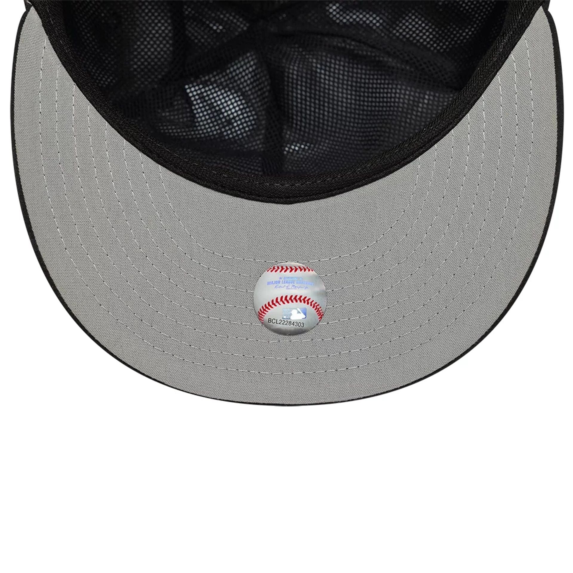 This is a Colorado Rockies MLB Gore-Tex Black 59FIFTY Fitted Cap 2