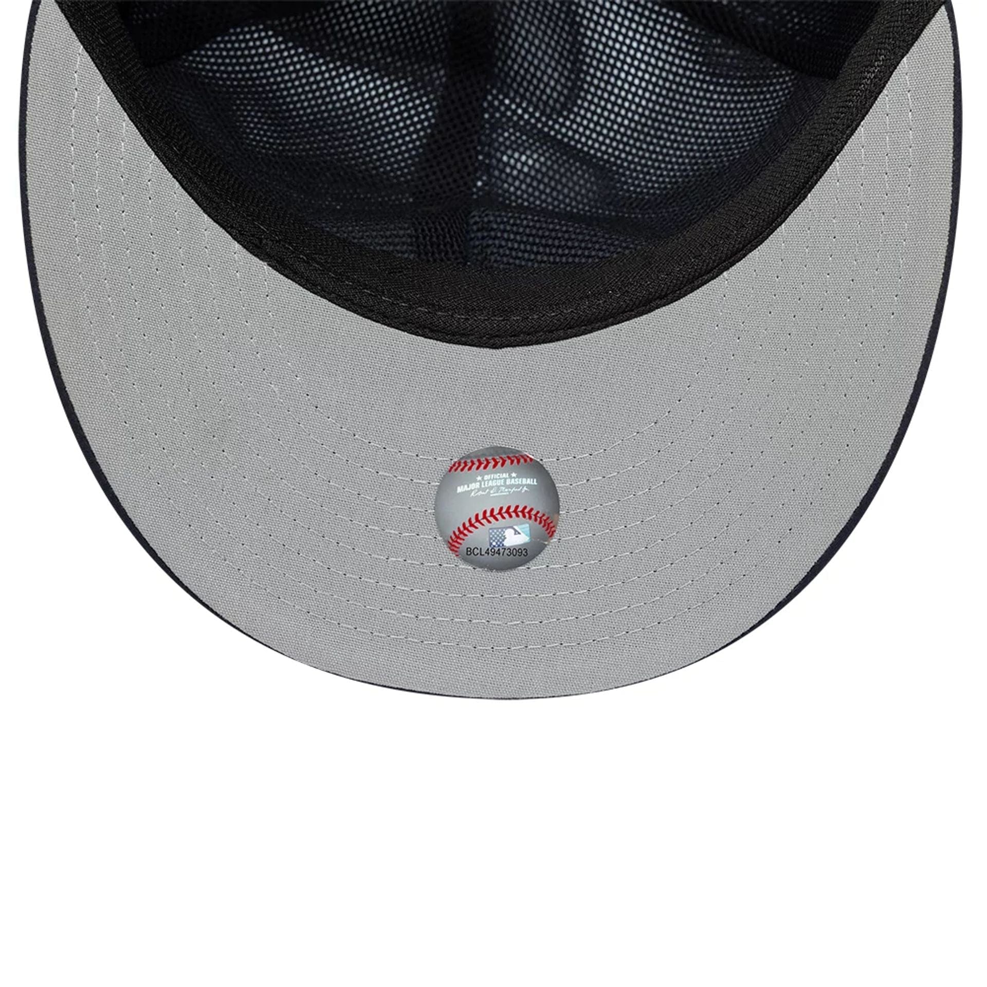This is a New York Yankees MLB Gore-Tex Navy 59FIFTY Fitted Cap 2