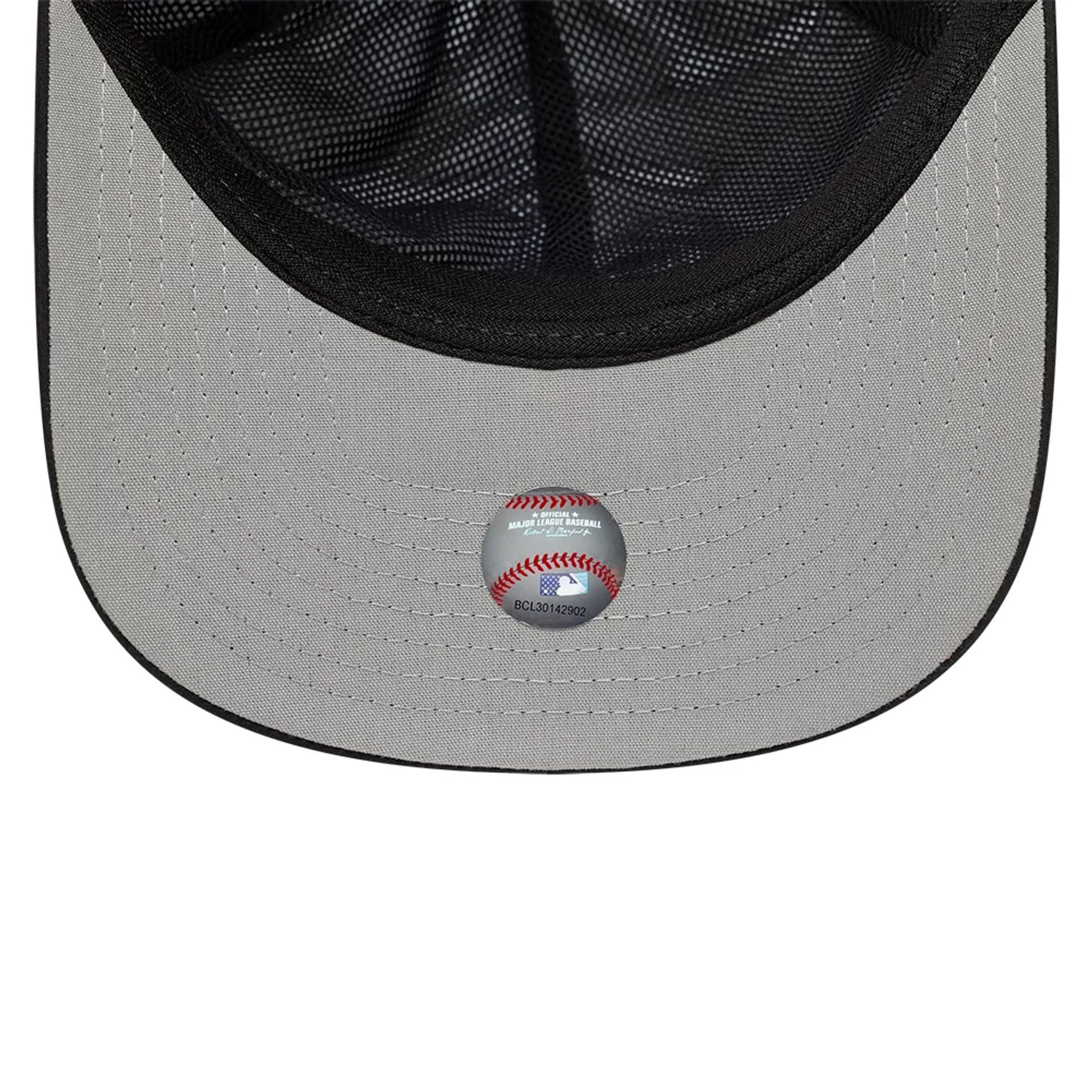 This is a Chicago White Sox MLB Gore-Tex Black 9SEVENTY Stretch Snap Adjustable Cap 2