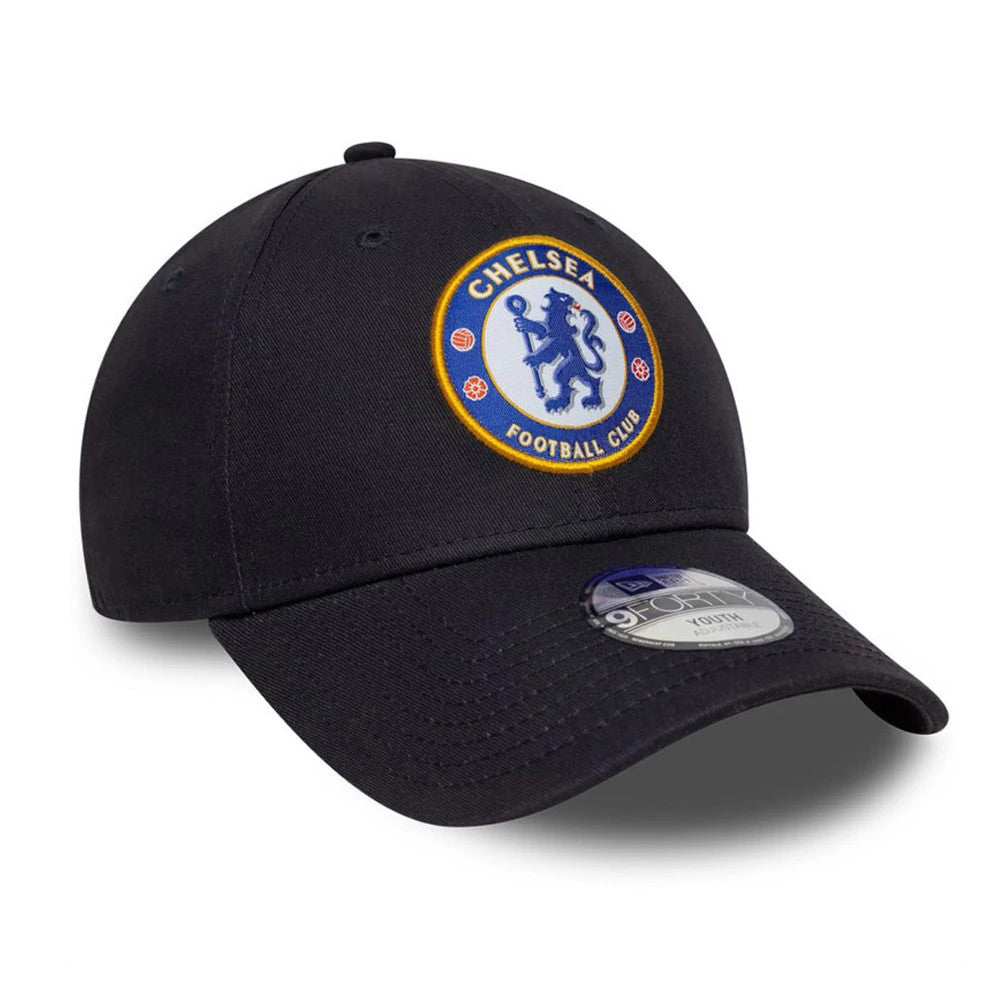 Chelsea FC Lion Crest Youth Core Blue New Era 9FORTY Cap, three-quarter view with the embroidered royal blue and yellow Chelsea FC lion crest on the front panel, a curve of the blue visor and a 9FORTY size sticker.