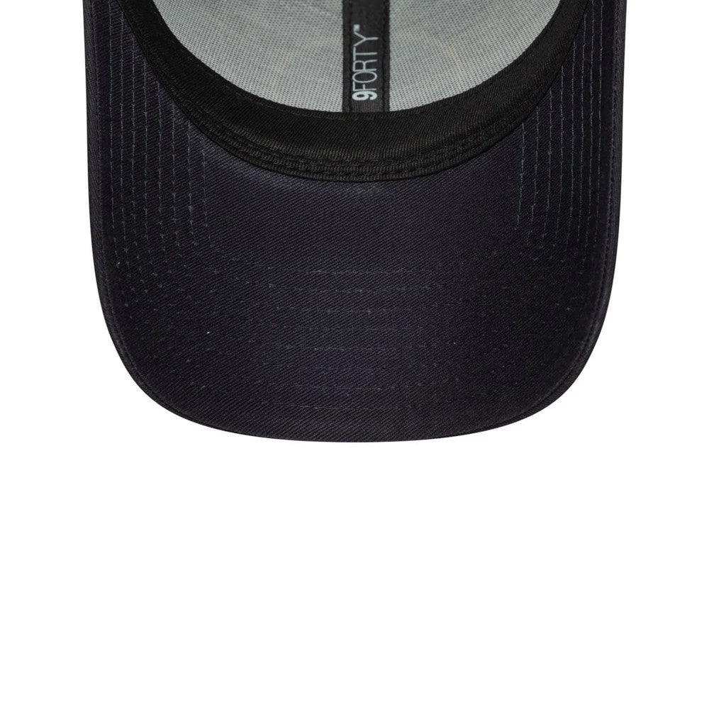 Chelsea FC Lion Crest Youth Core Blue New Era 9FORTY Cap, inside view showing the grey taping with a centred 9FORTY label and black undervisor, with a contrast textile sweatband along the edge.