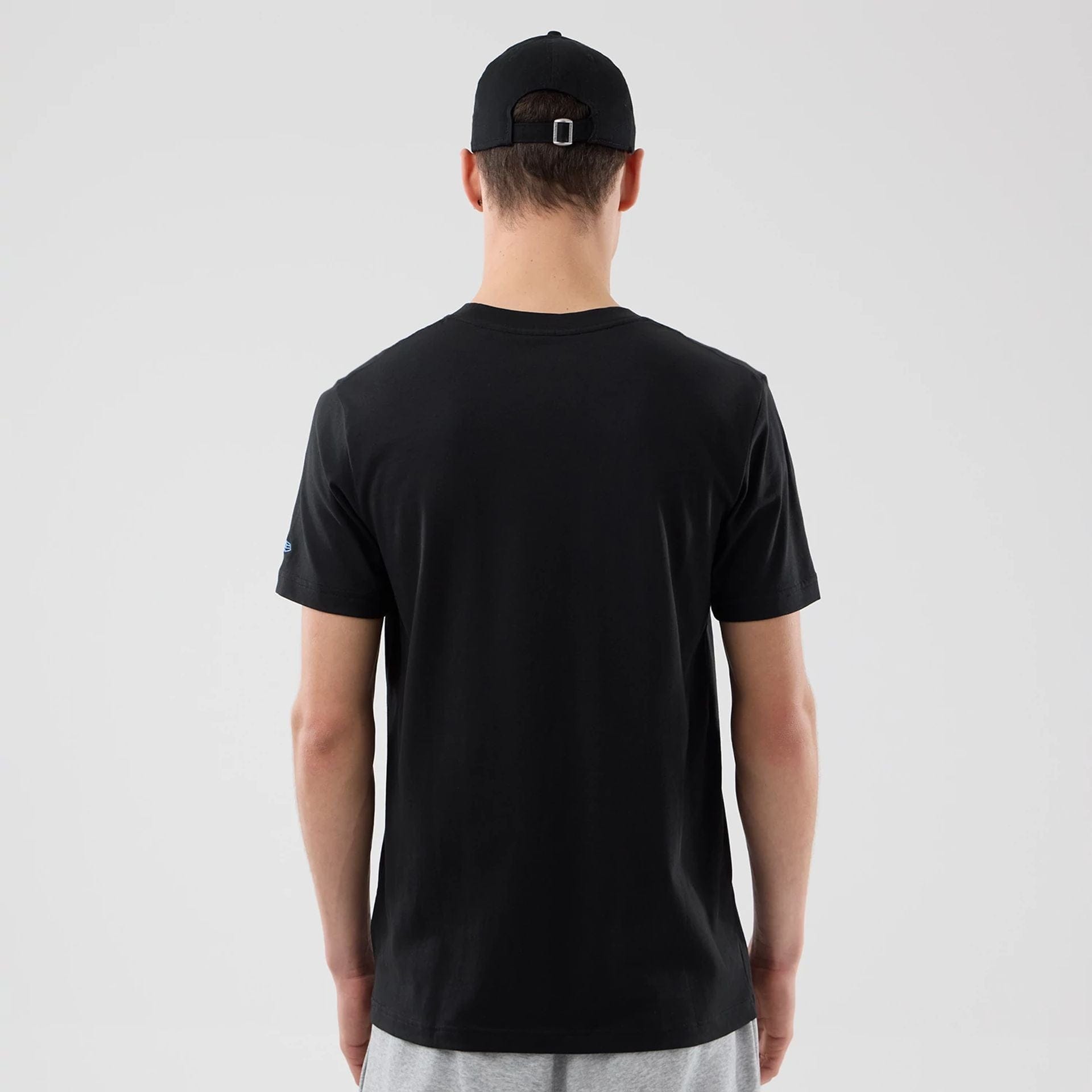 The Male model is wearing Chicago Bulls NBA City Edition Black T-Shirt 2