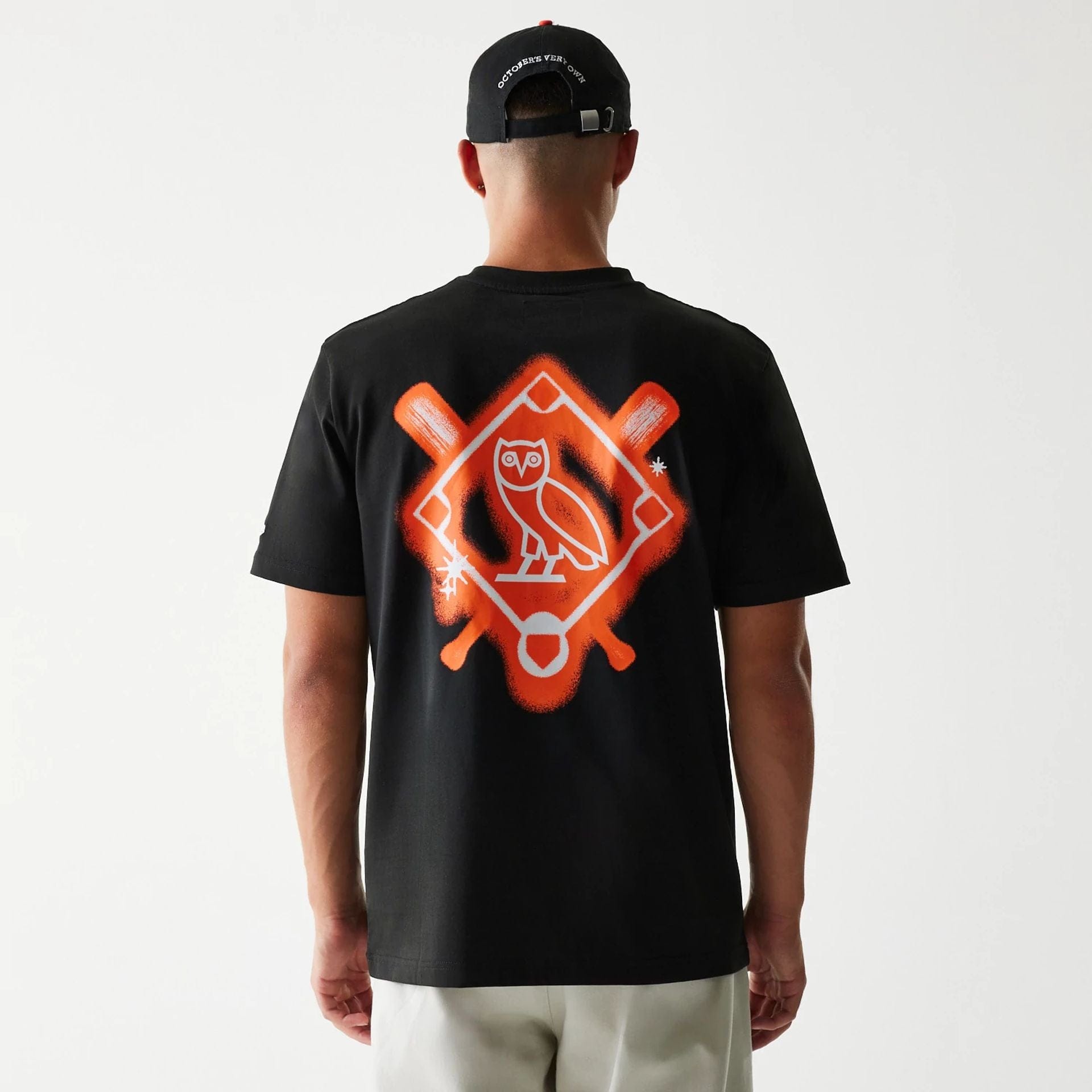 The Male model is wearing San Francisco Giants OVO x MLB Black T-Shirt 2