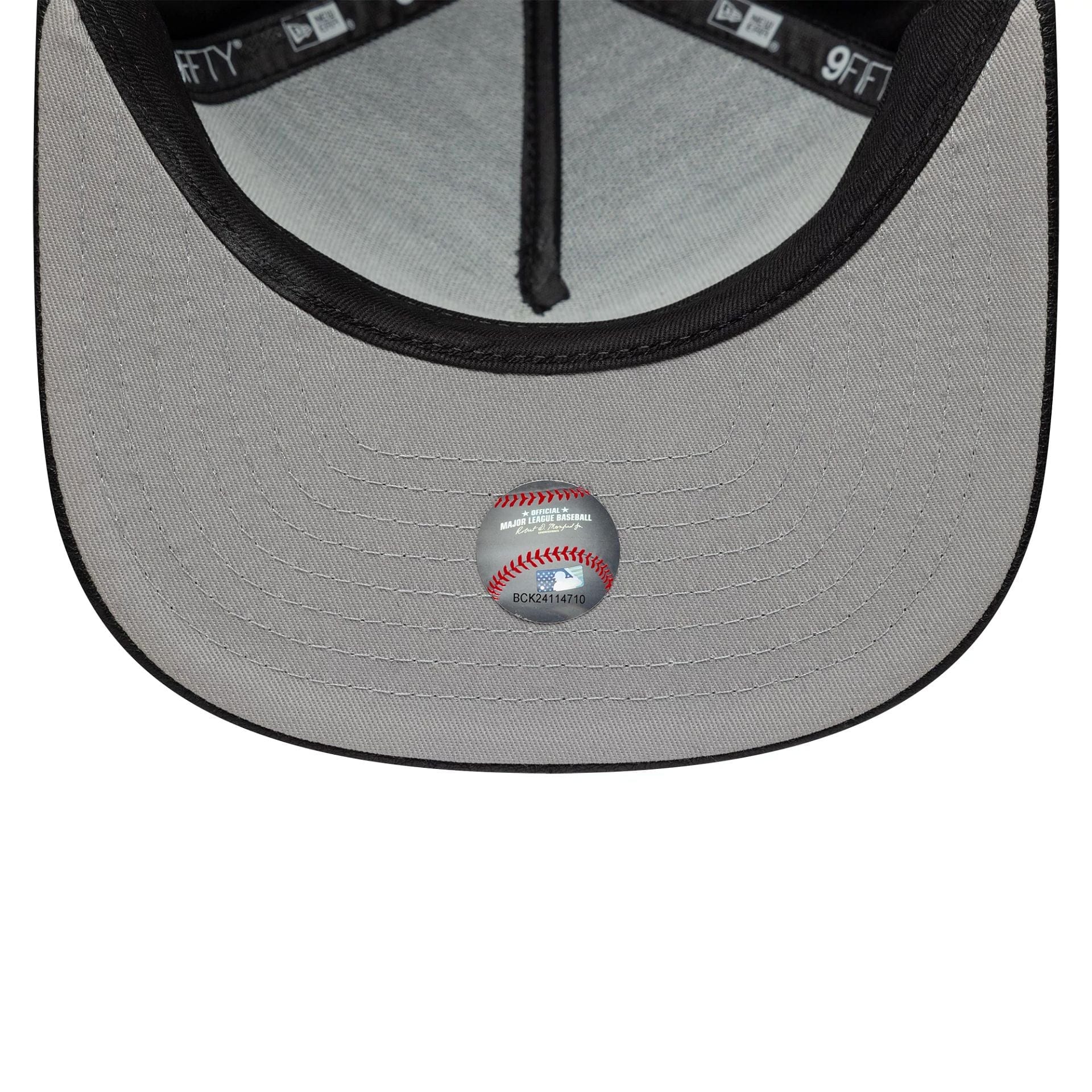 This is a New York Yankees Wool Letterman Black 9FIFTY A-Frame Snapback Adjustable Cap 2