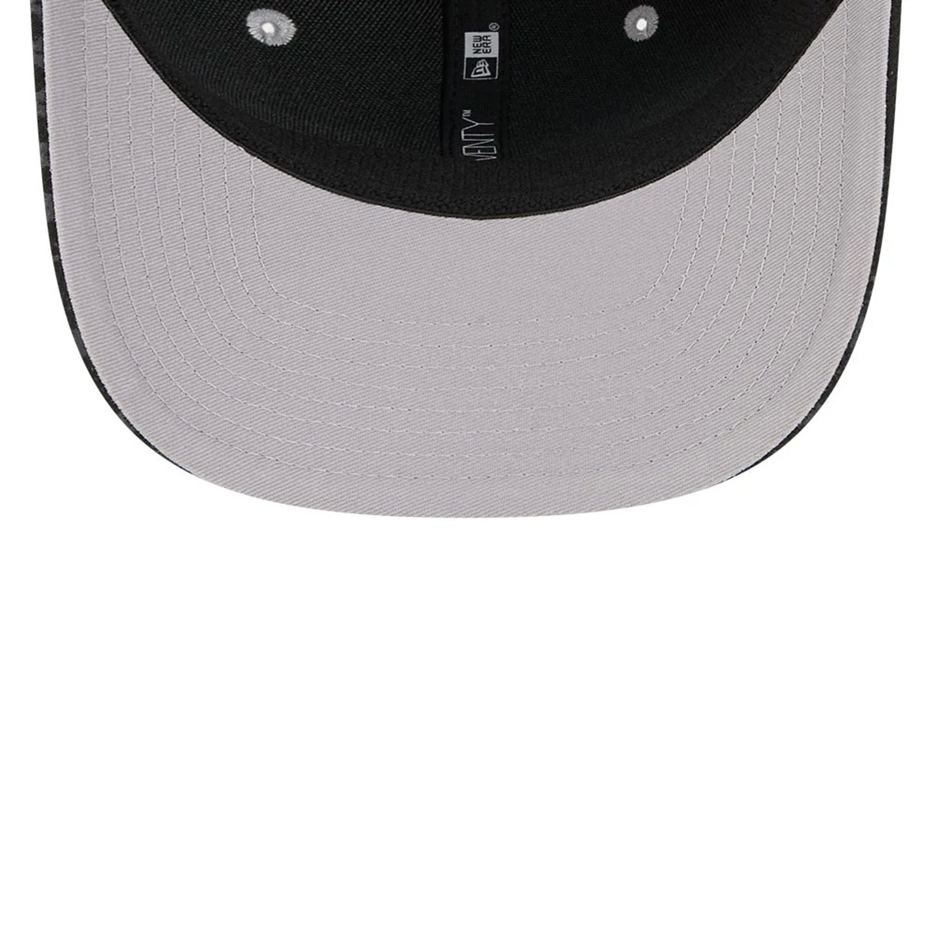 This is a San Antonio Spurs NBA Statement Grey 9SEVENTY Stretch Snap Adjustable Cap 2