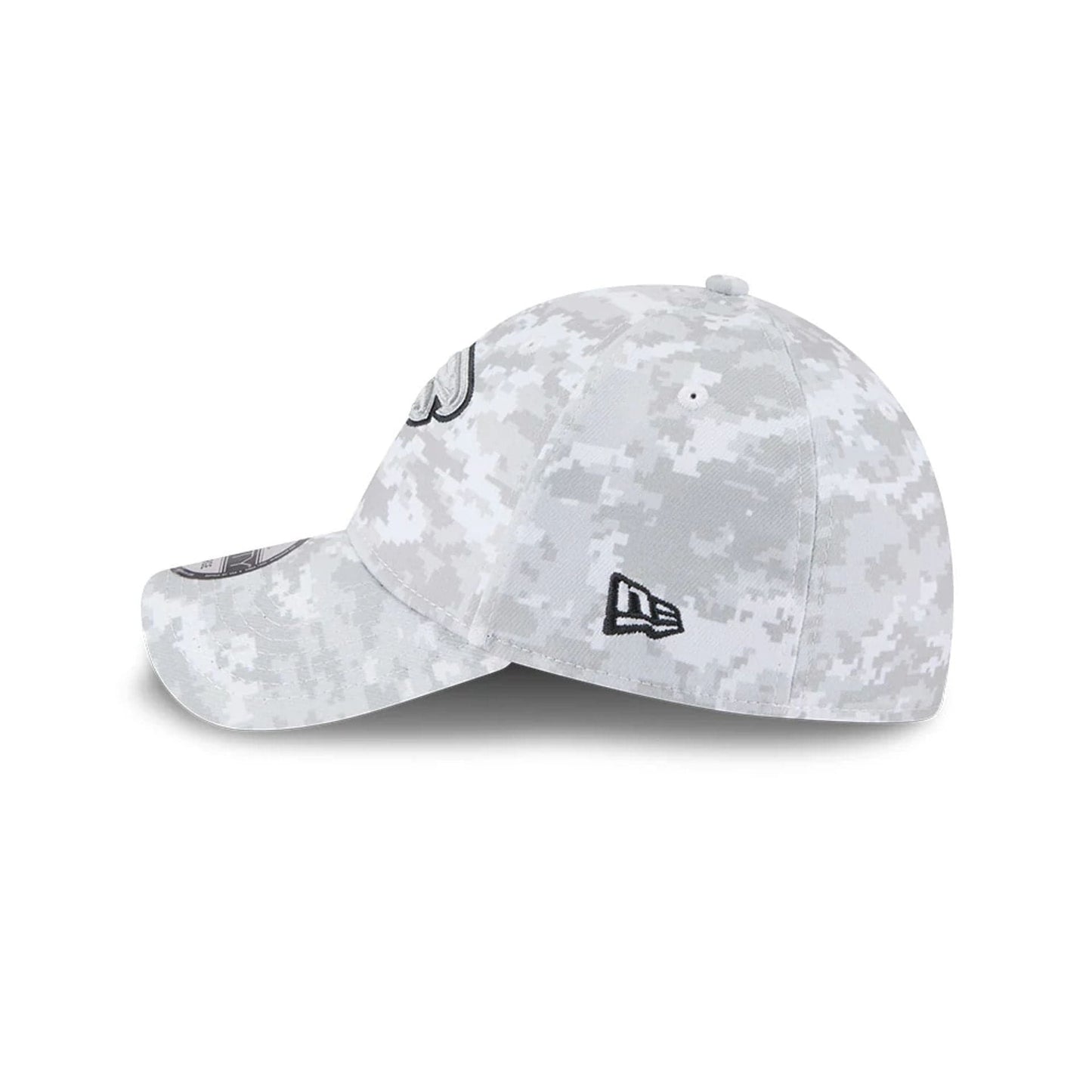 This is a Atlanta Falcons NFL Salute To Service 2025 Grey Camo 39THIRTY Stretch Fit Cap 7