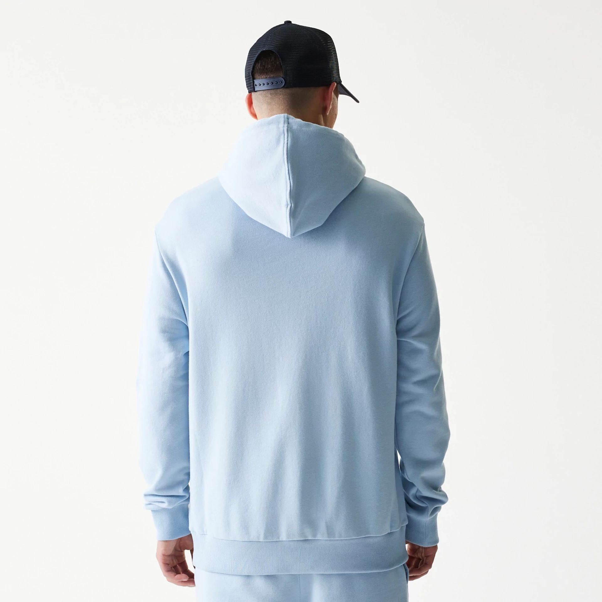 The model is wearing this MLB League Essential Midi New York Yankees Oversized Pullover Hoodie in pastel blue. 2