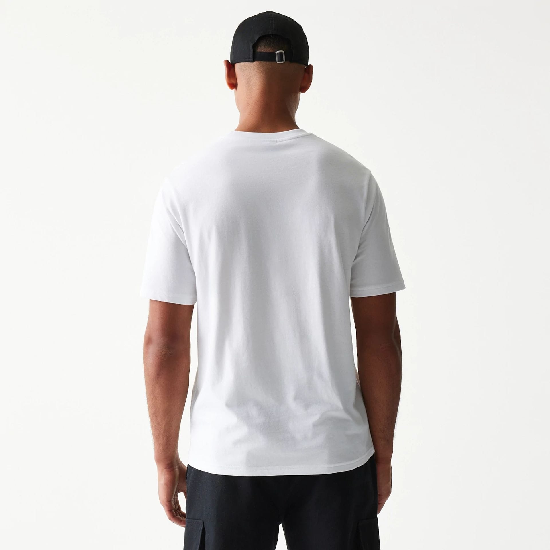 The model is wearing this NBA Ball Graphic LA Lakers T-Shirt in white. 2