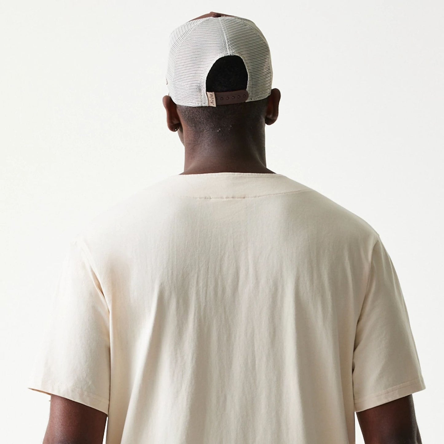 The model is wearing this New Era Script T-Shirt in light beige. 8