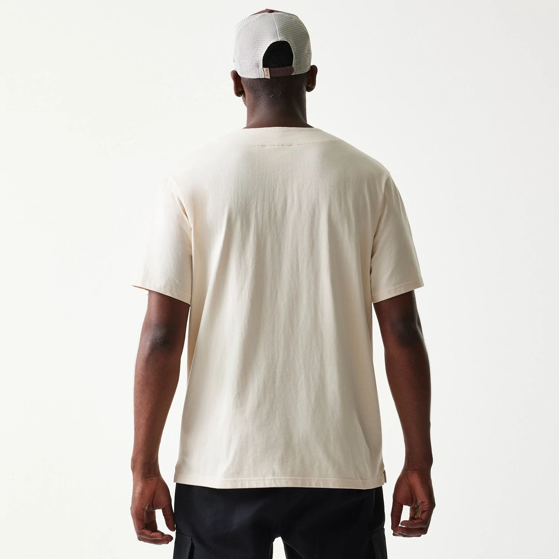 The model is wearing this New Era Script T-Shirt in light beige. 2